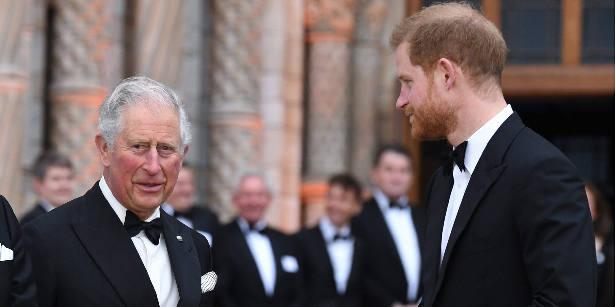 Los avances en la relación entre el Príncipe Carlos y el Príncipe Harry: dos grandes citas, un deseo lógico y otro oculto