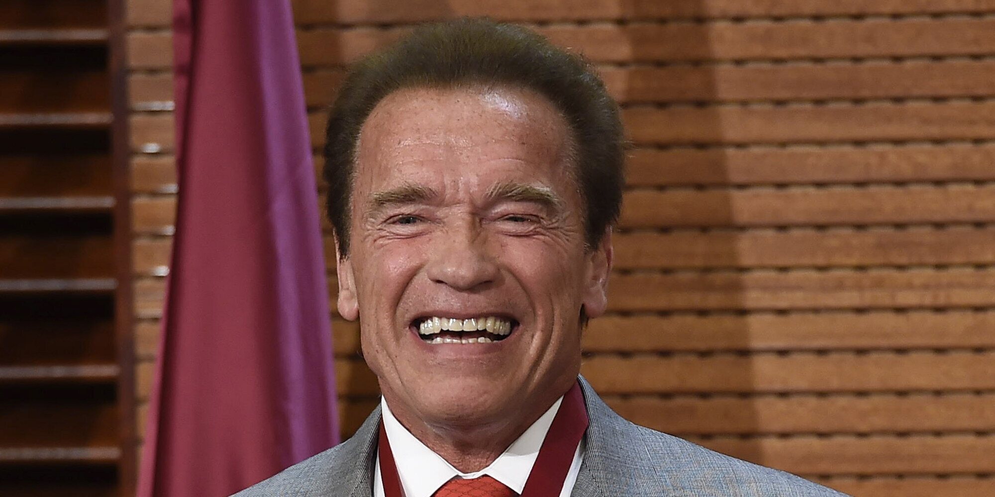 Arnold Schwarzenegger sale ileso de un accidente de coche múltiple en Los Ángeles