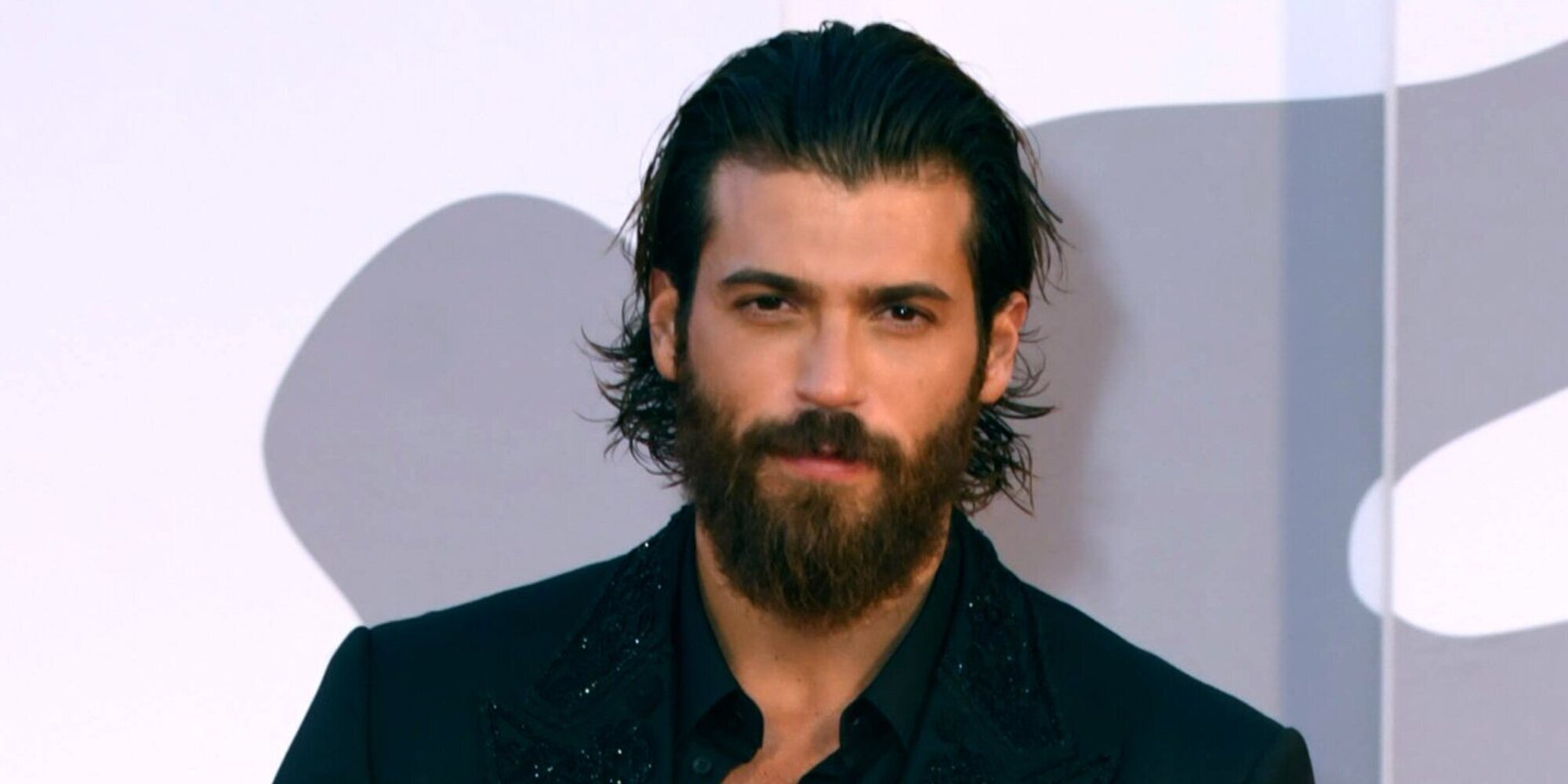 Todo sobre la nueva 'madrastra' de Can Yaman: empresaria y más joven que el actor