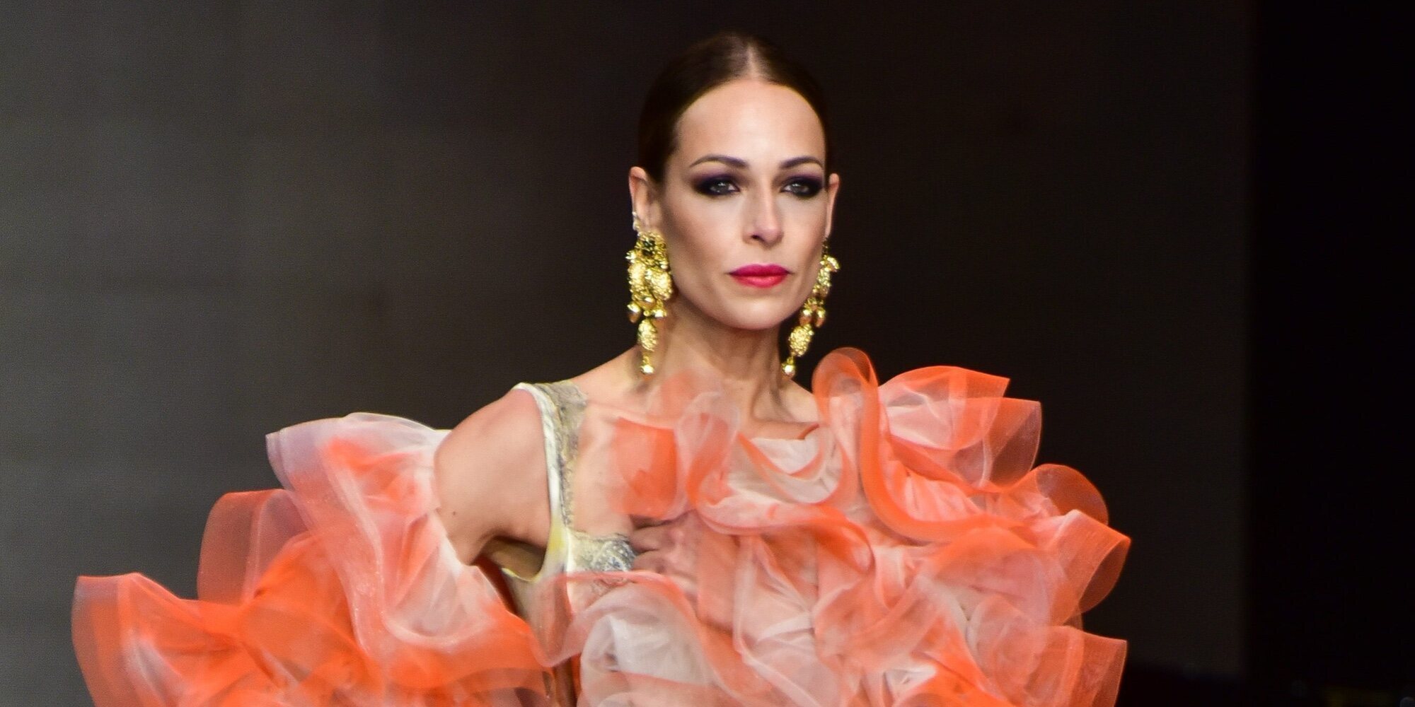 Eva González, espectacular en el desfile de SIMOF 2022 y arropada por Cayetano Rivera