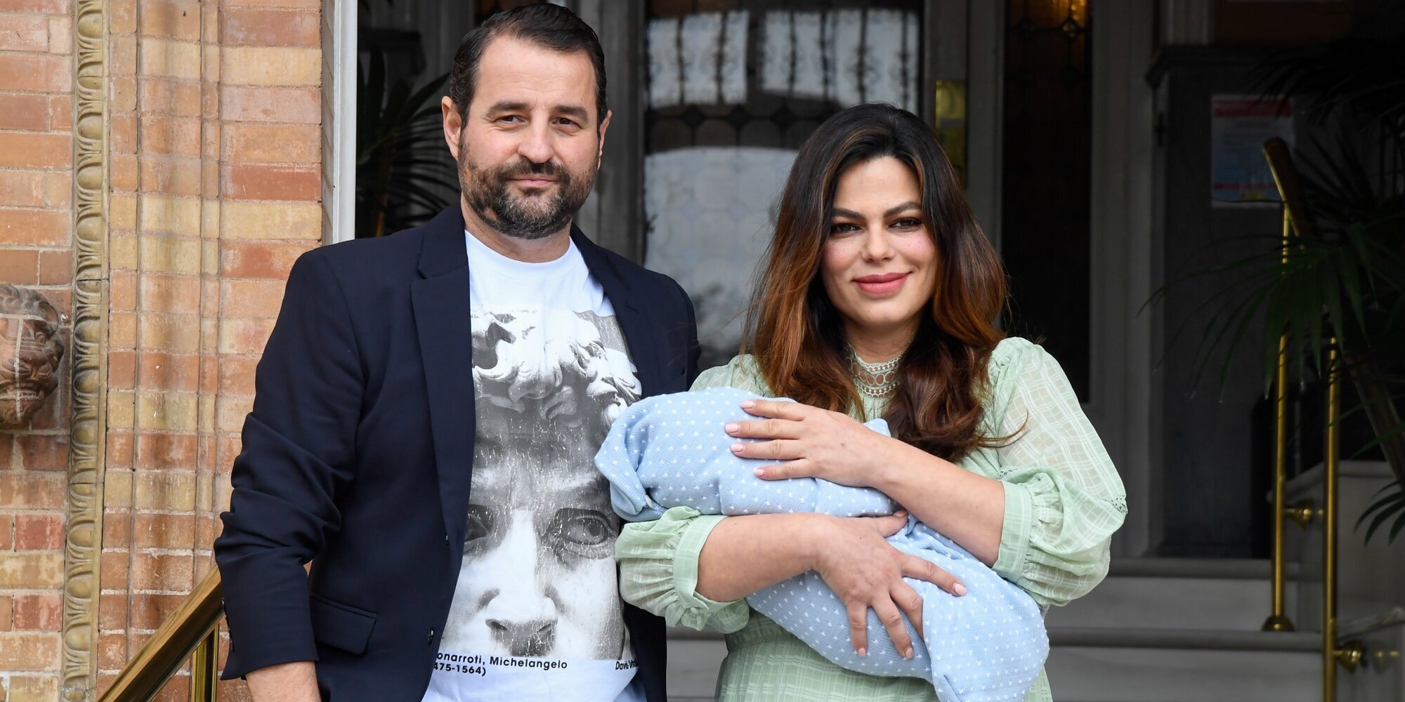 La emoción y felicidad de Marisa Jara y Miguel Almansa en la presentación de su hijo Tomás