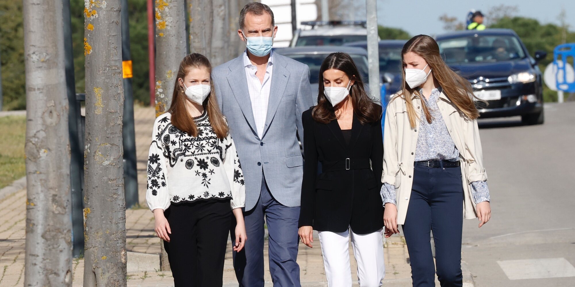 La Princesa Leonor reaparece visitando un centro de refugiados junto a los Reyes Felipe y Letizia y su hermana Sofía