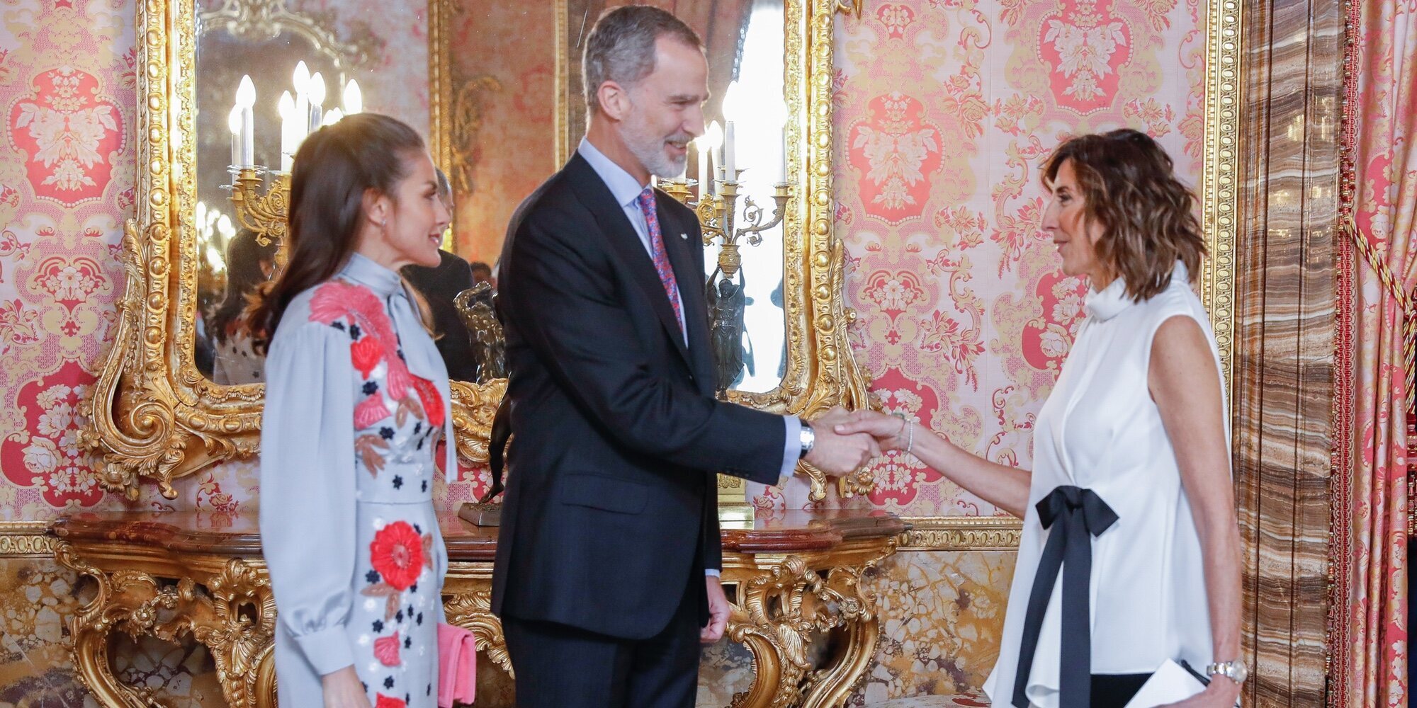 Los Reyes Felipe y Letizia almuerzan con Paz Padilla, Sandra Barneda y Elísabet Benavent por el Premio Cervantes 2021