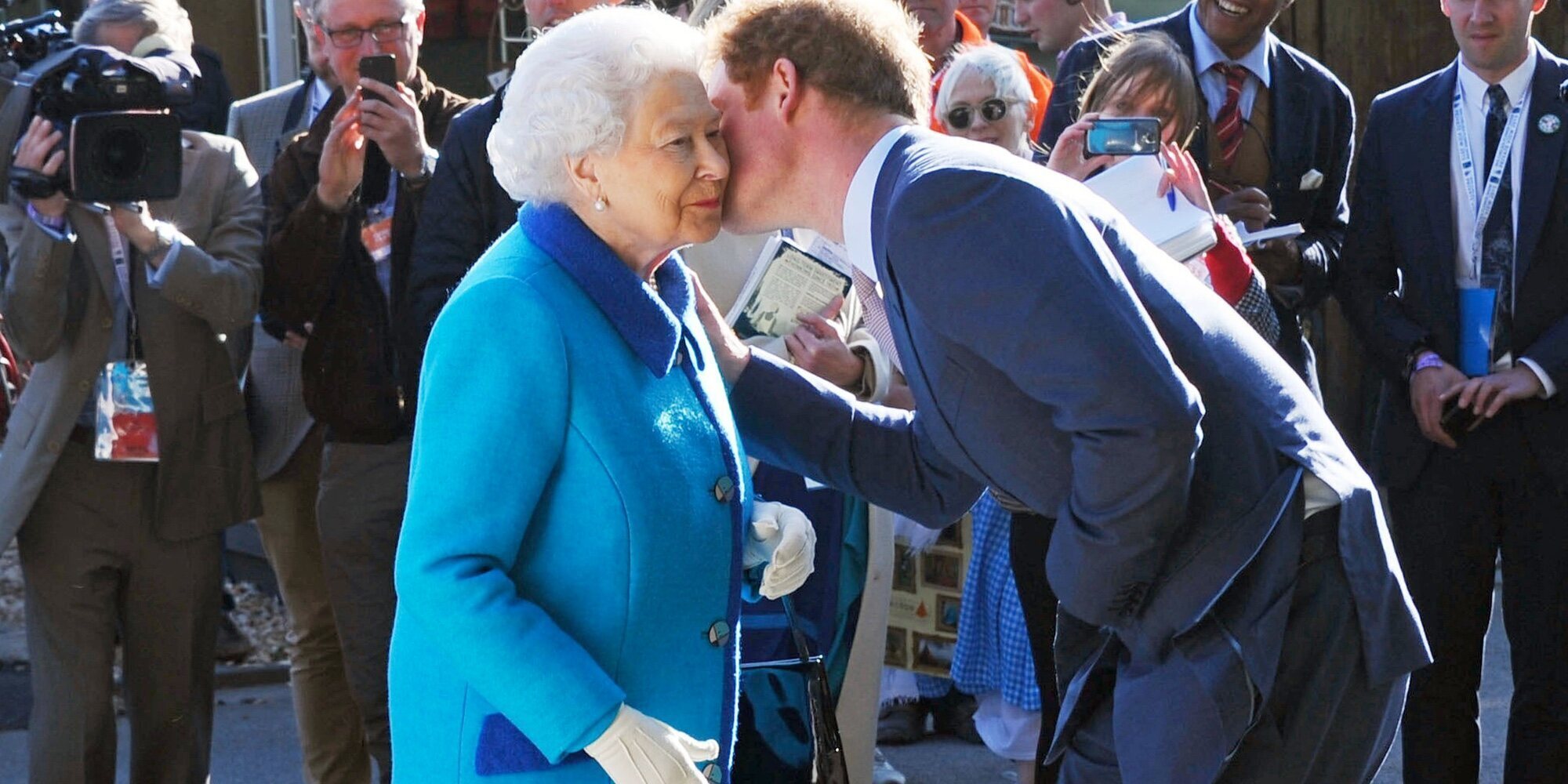 El motivo por el que el Príncipe Harry expresó públicamente su preocupación por la Reina Isabel