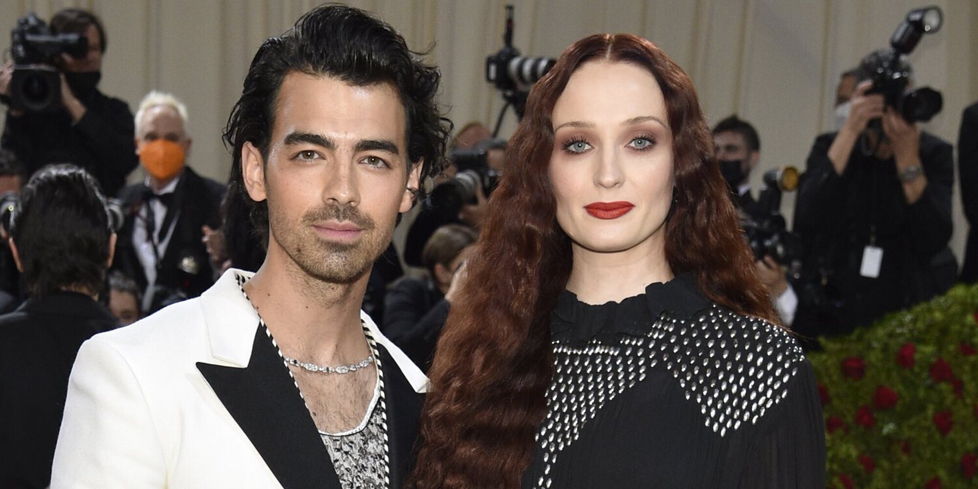 Sophie Turner y Joe Jonas presumen de segundo embarazo en la MET Gala 2022