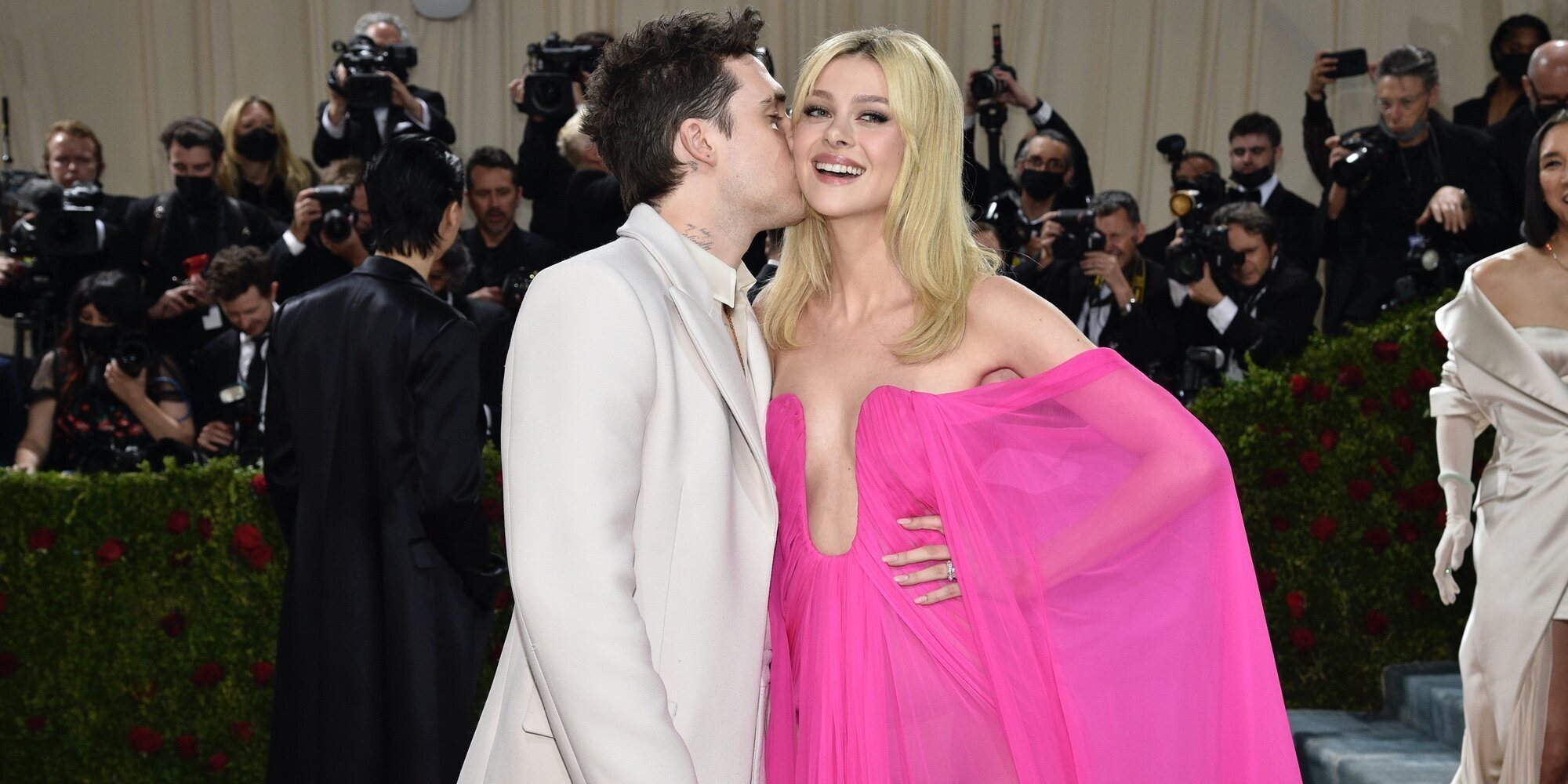 El primer posado como marido y mujer de Brooklyn Beckham y Nicola Peltz en la MET Gala 2022