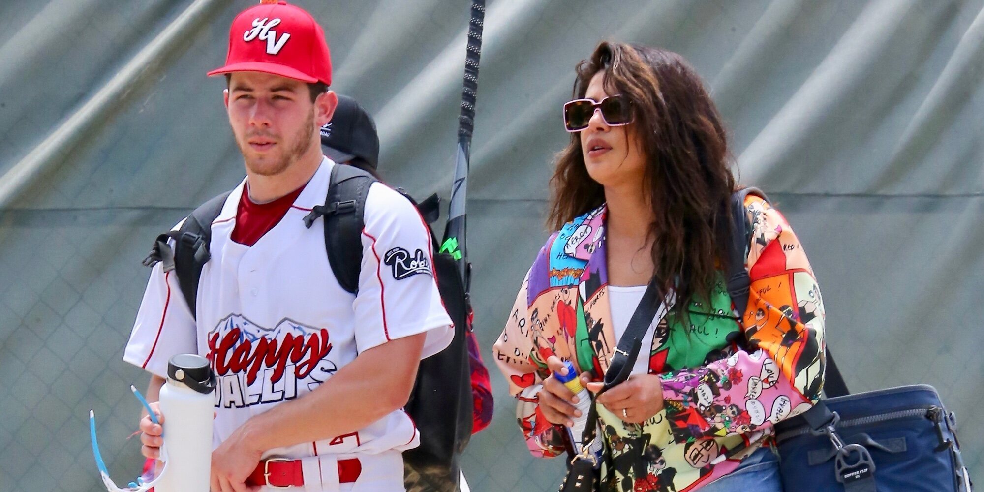 Joe Jonas, Sophie Turner y Priyanka Chopra disfrutan de una jornada en familia viendo a Nick Jonas jugar al beisbol