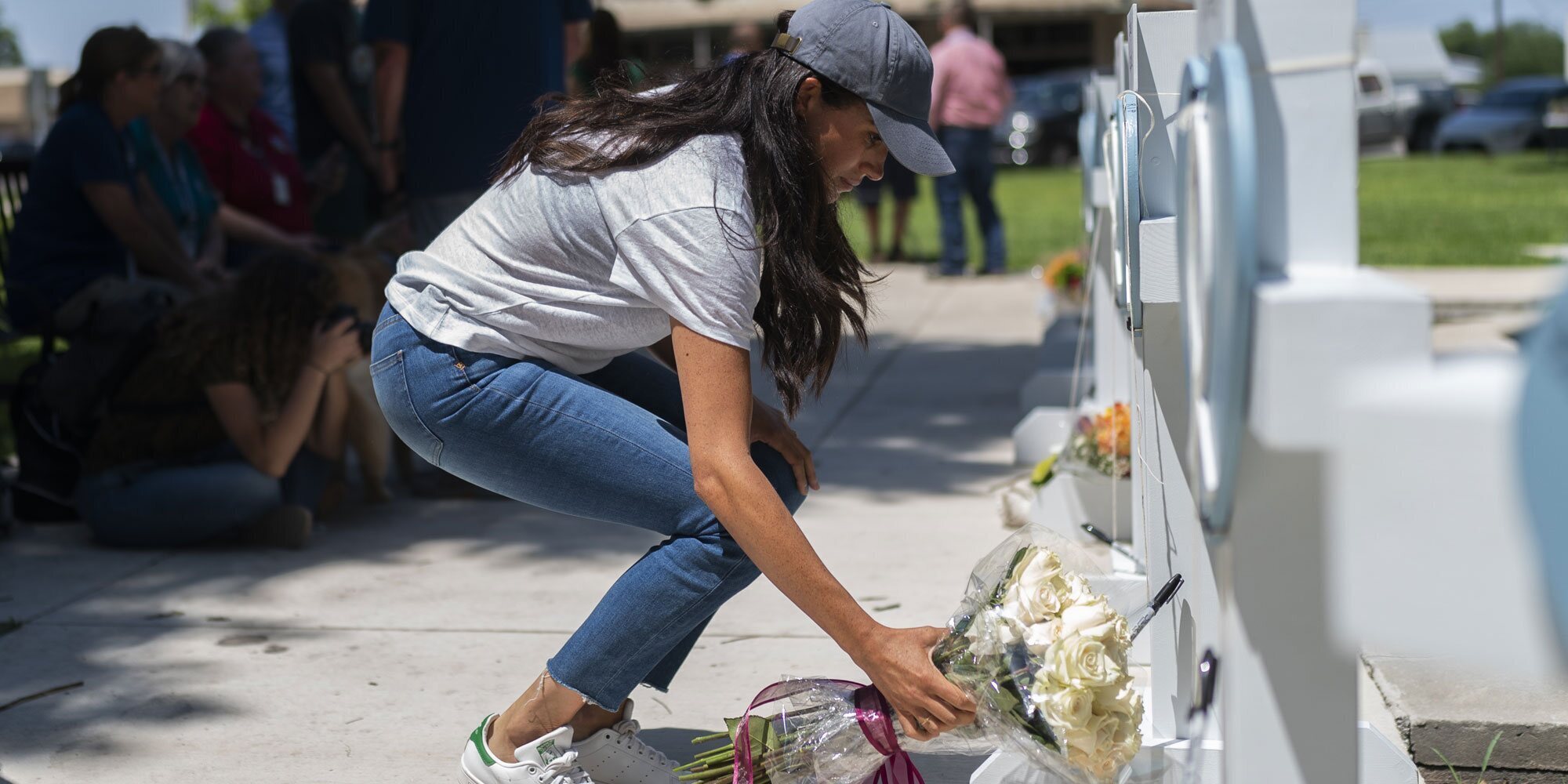 El doble gesto de Meghan Markle durante su visita a Uvalde para rendir homenaje a las víctimas del tiroteo