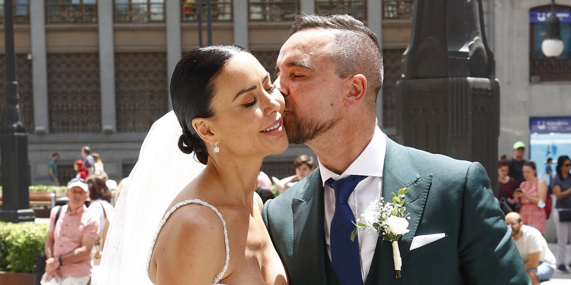 La boda de Vania Millán y Julián Bayón: un vestido perfecto, mucho amor y la presencia de Pilar Rubio