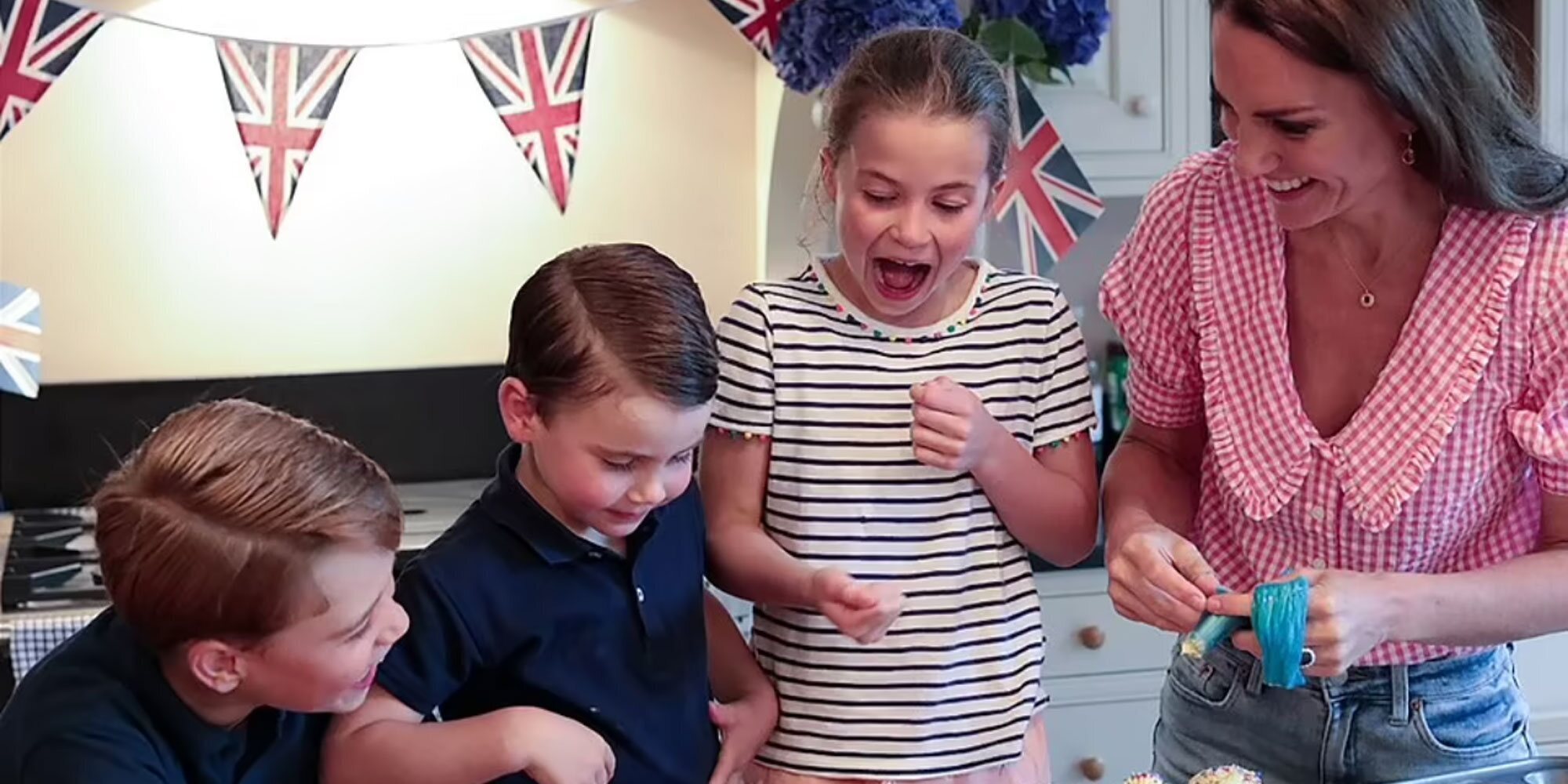 El Príncipe Jorge, la Princesa Carlota y el Príncipe Luis, ayudantes de cocina de Kate Middleton por el Jubileo de Platino