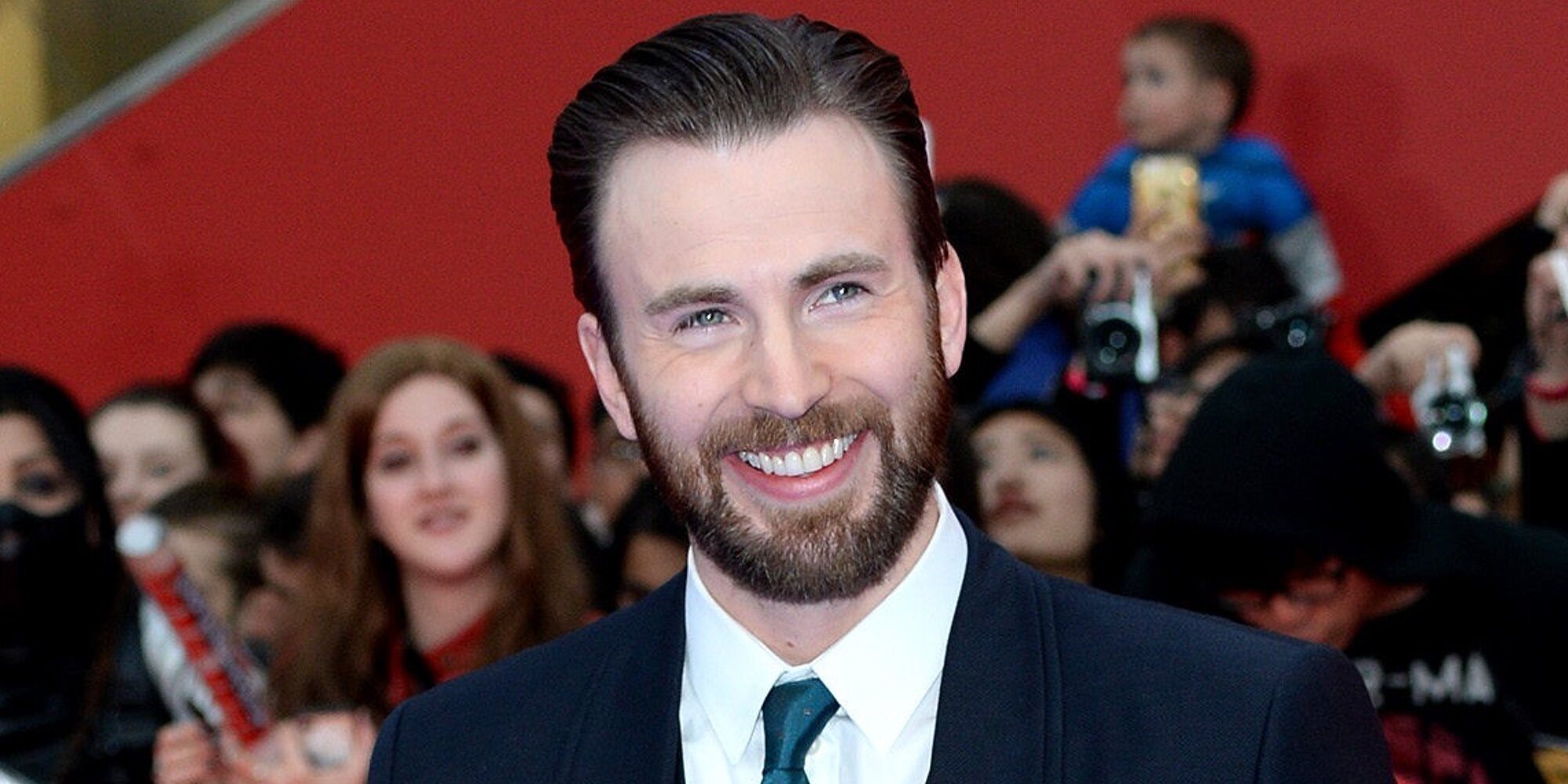 Chris Evans, dispuesto a tener una cita con Shakira tras su ruptura con Piqué: "Es espectacular"