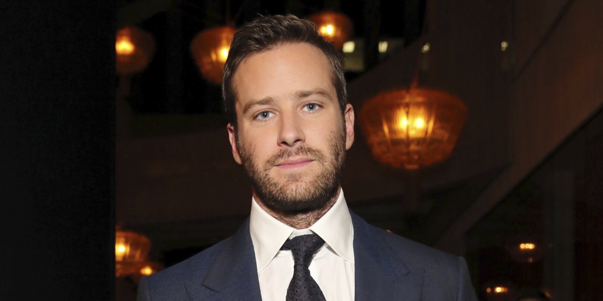 ¿Qué hay de cierto en que Armie Hammer trabaje de recepcionista en un hotel de las Islas Caimán?