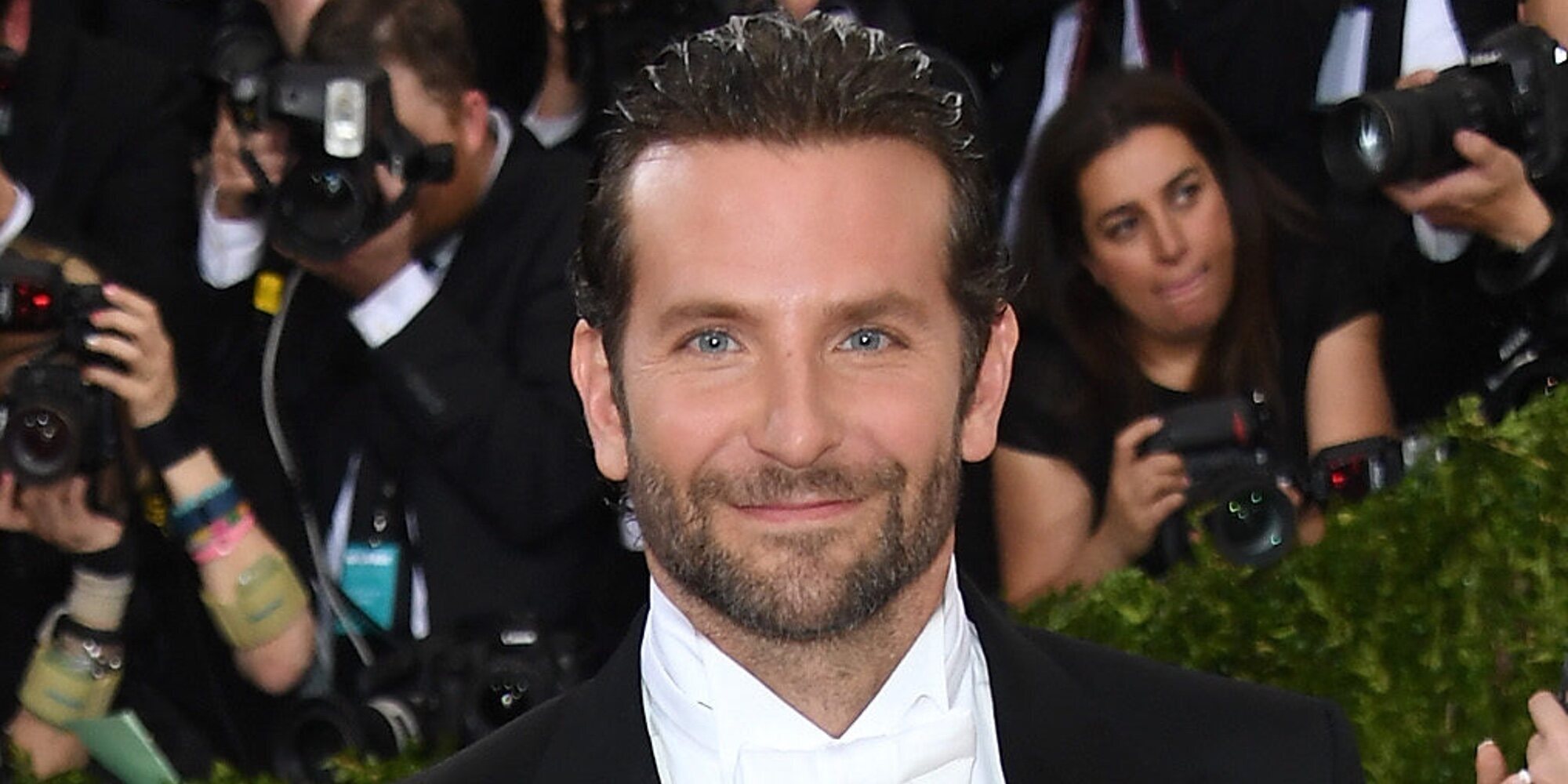 Bradley Cooper podría estar saliendo con Huma Abedin, asistente de Hillary Clinton, gracias a Anna Wintour