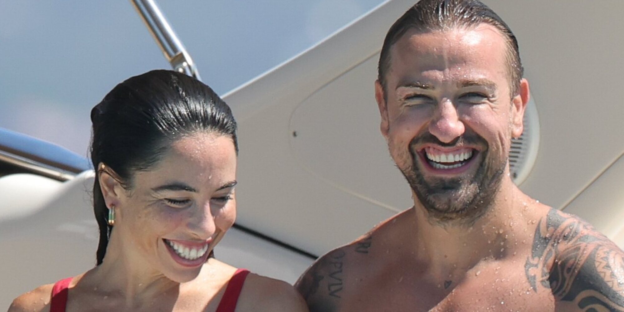 Rafa Mora y Macarena Millan disfrutan de su amor en Ibiza