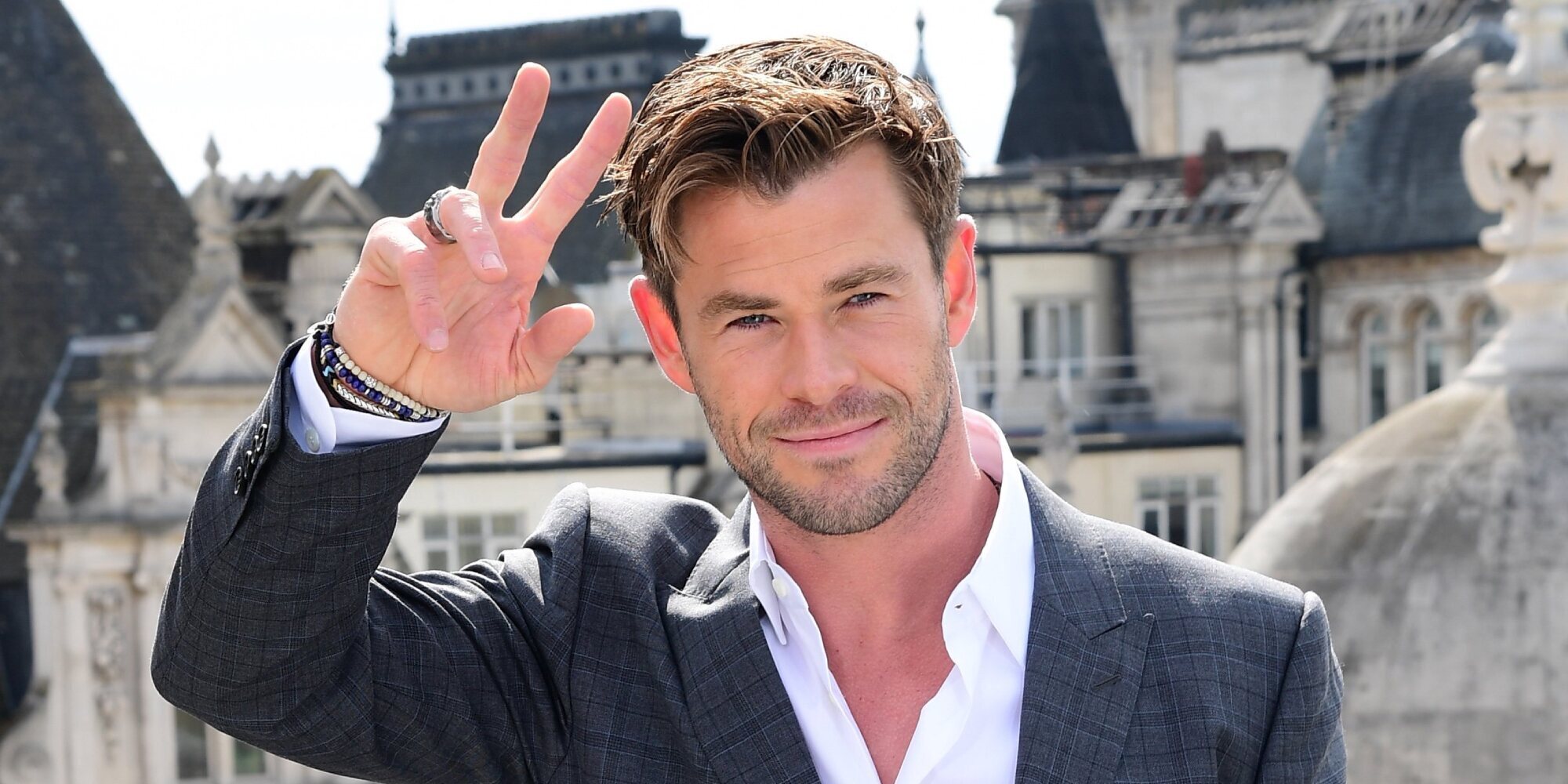 El divertido mensaje en español de la tarta que Chris Hemsworth ha regalado a Elsa Pataky por su cumpleaños