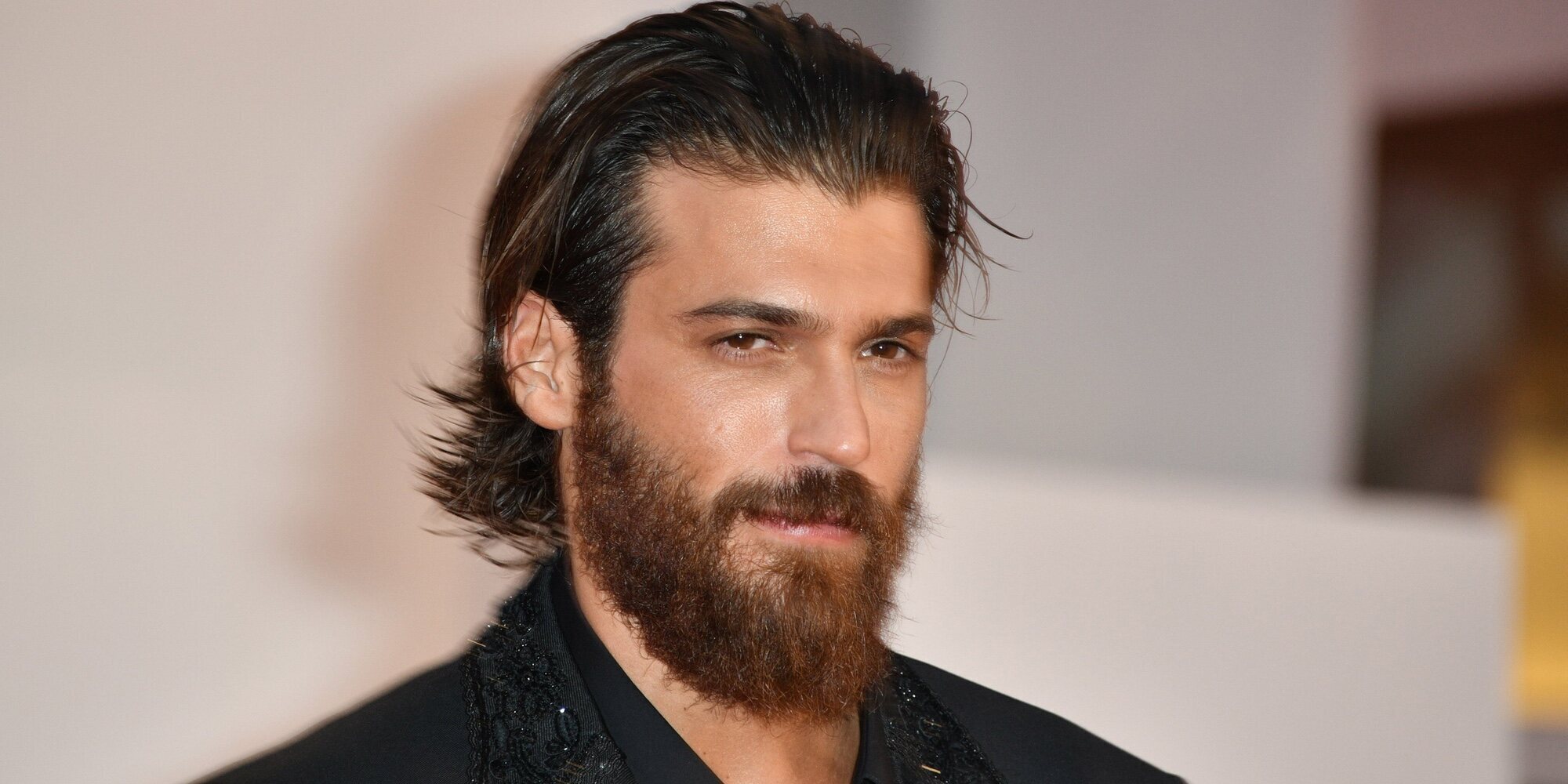 Can Yaman pierde los nervios ante una fan que estaba grabando uno de sus rodajes