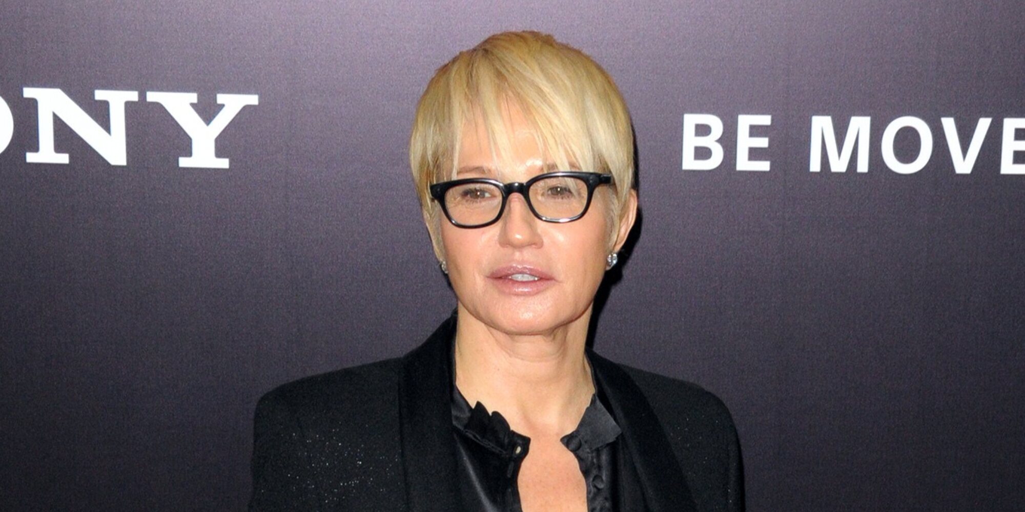 Ellen Barkin cuenta que Johnny Depp la drogó antes de su primer encuentro sexual