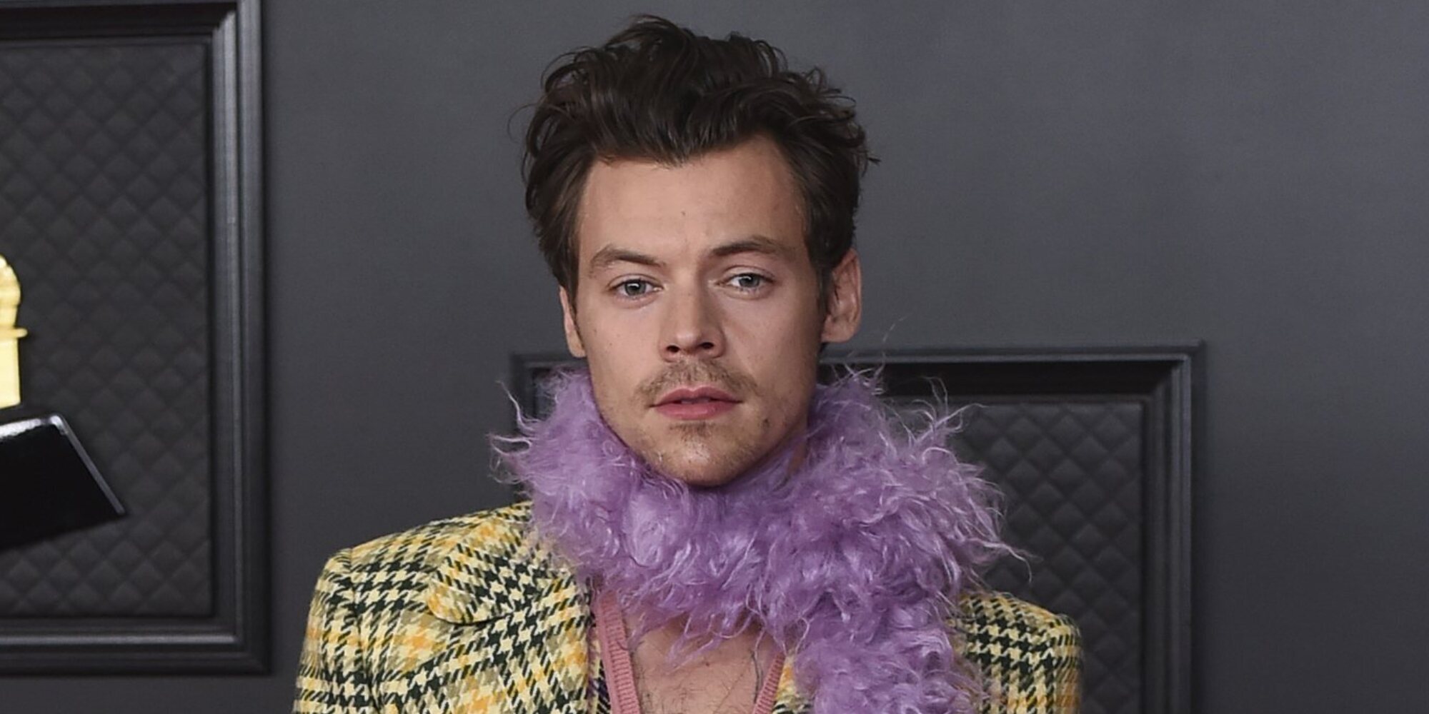 Harry Styles bromea sobre la polémica con Chris Pine en el Festival de Cine de Venecia 2022