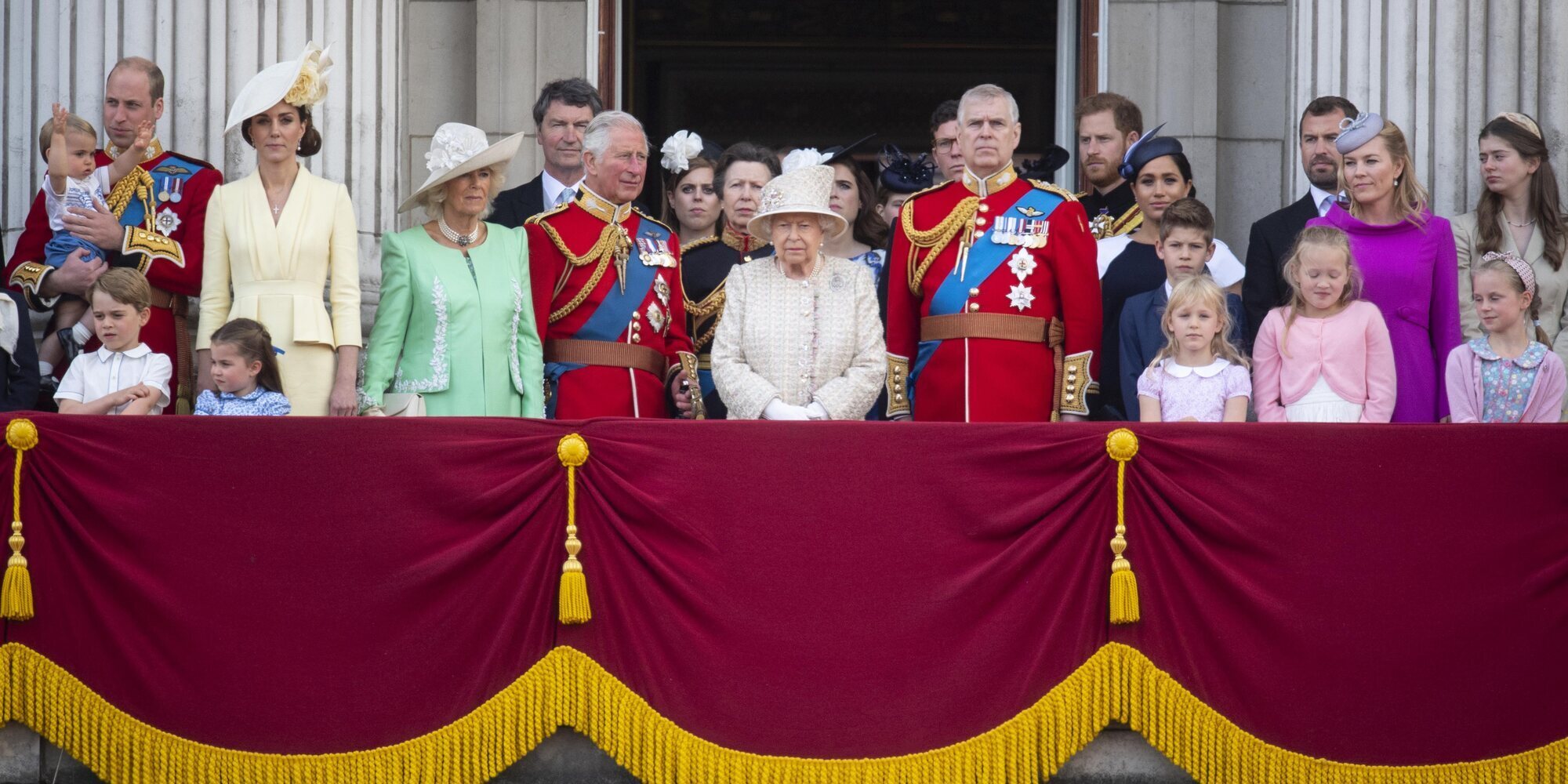 El Príncipe Carlos, Guillermo, Harry y Camila Parker viajan a Balmoral para estar junto a la Reina Isabel II