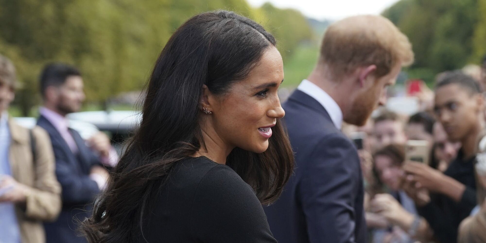 Meghan Markle intercambia un bonito momento con una seguidora a las afueras del Castillo de Windsor