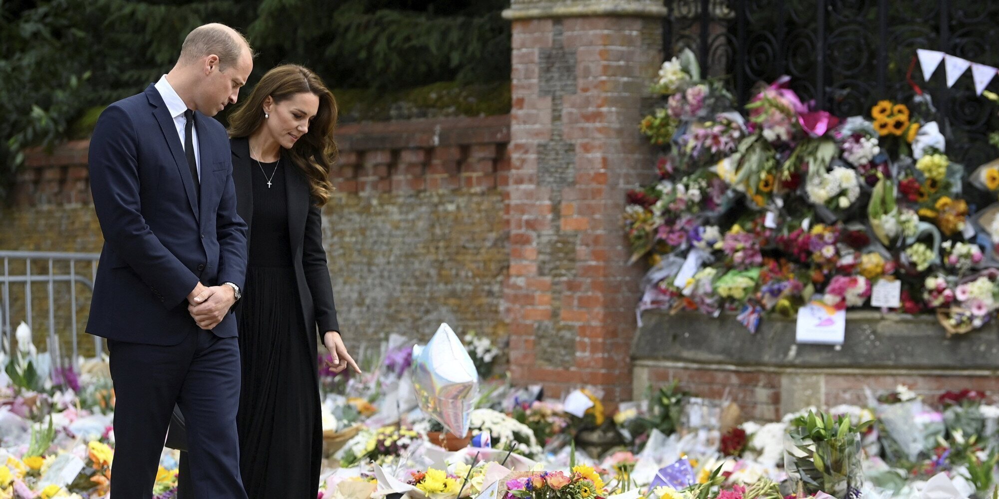 Todo lo que la Casa Real británica aprendió de la muerte de Lady Di y ha repetido en los homenajes de Isabel II