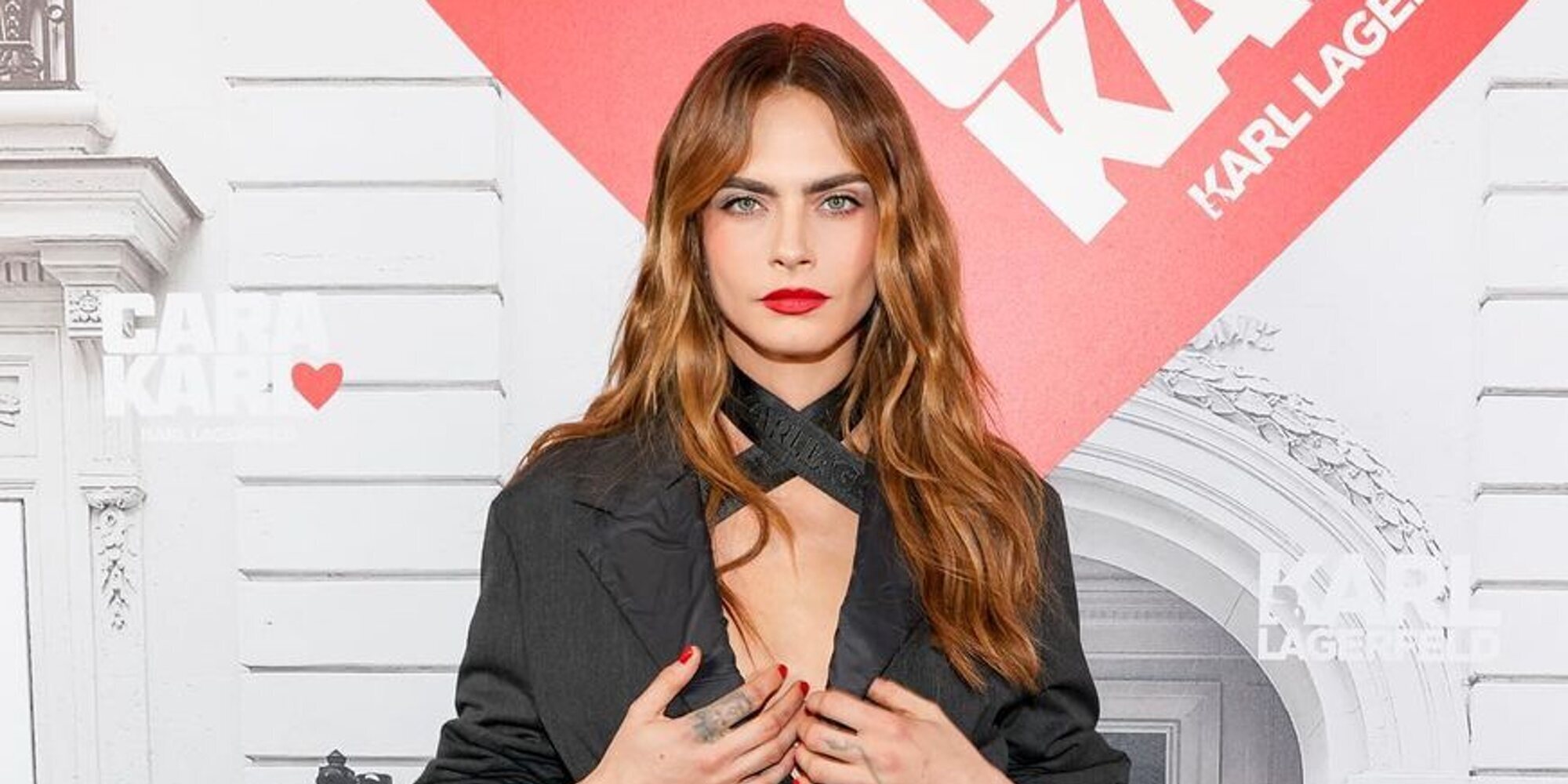 Cara Delevingne reaparece en la Semana de la Moda de París semanas después de sus preocupantes imágenes