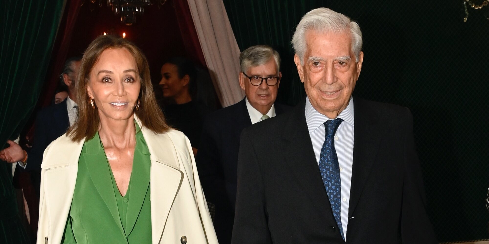 Isabel Preysler, Vargas Llosa y Xandra Falcó hablan de Tamara Falcó mientras Íñigo Onieva vuelve al trabajo