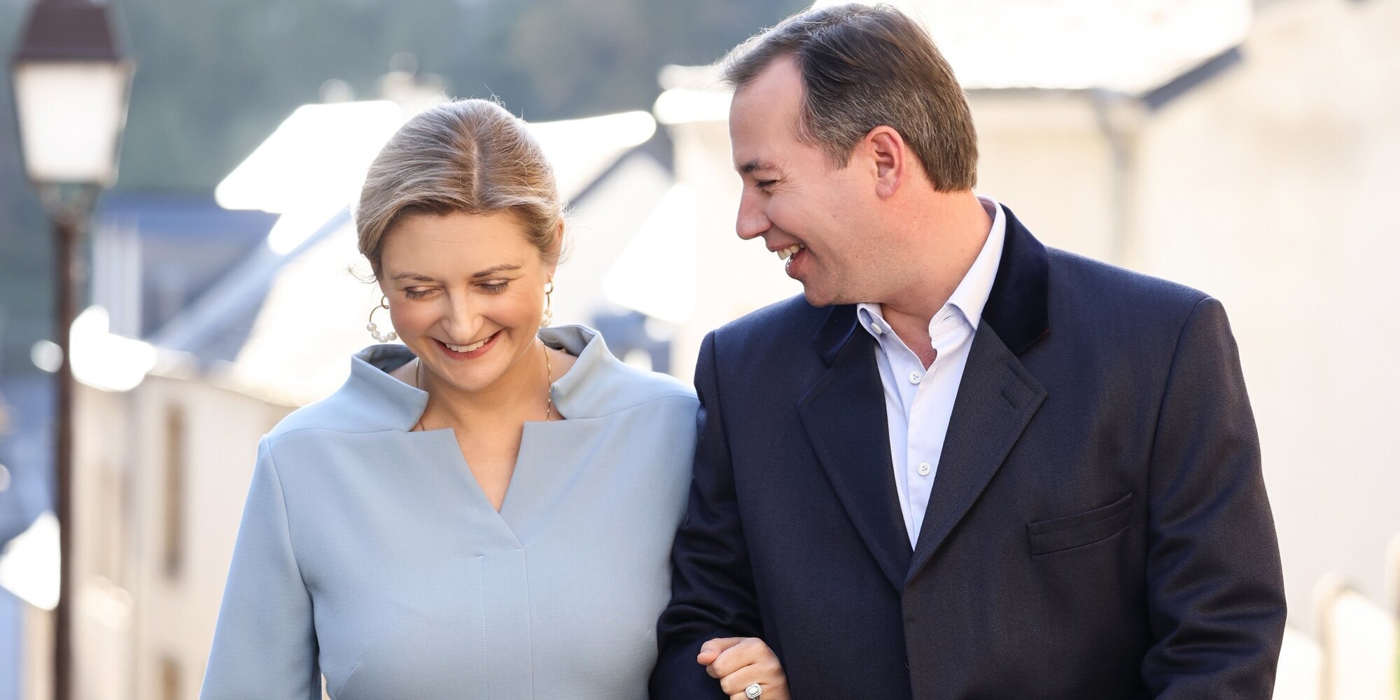 Guillermo y Stéphanie de Luxemburgo celebran su décimo aniversario de boda con un tierno posado en su dulce espera