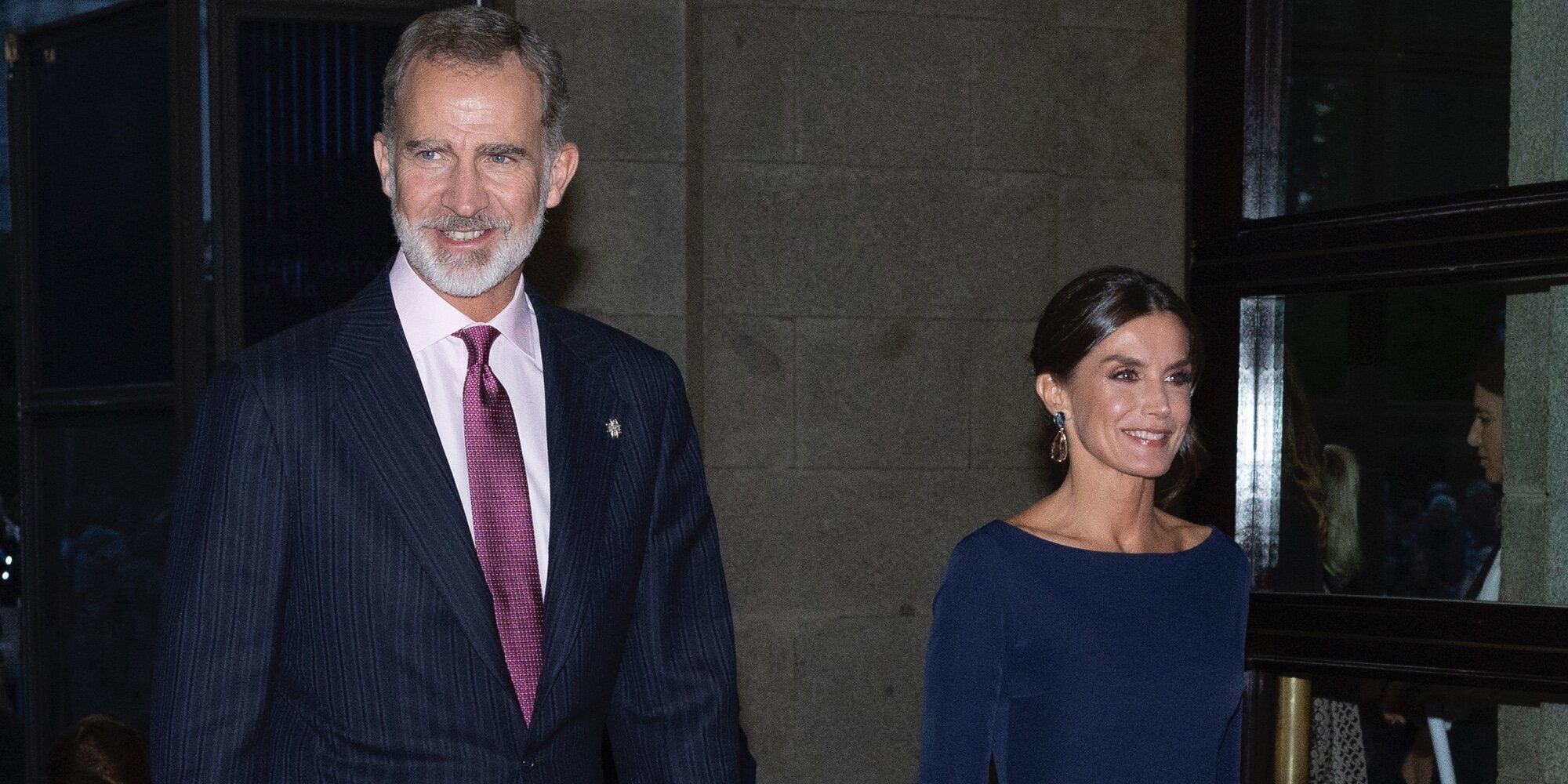 Los Reyes Felipe y Letizia inauguran la temporada en el Teatro Real con Verdi: escotazo, aplausos e inesperado saludo