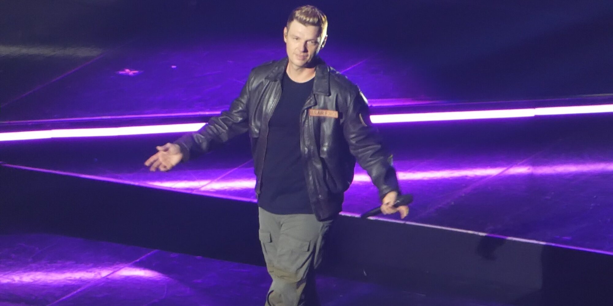 Nick Carter envía un mensaje a su fallecido hermano Aaron Carter y reaparece en un concierto