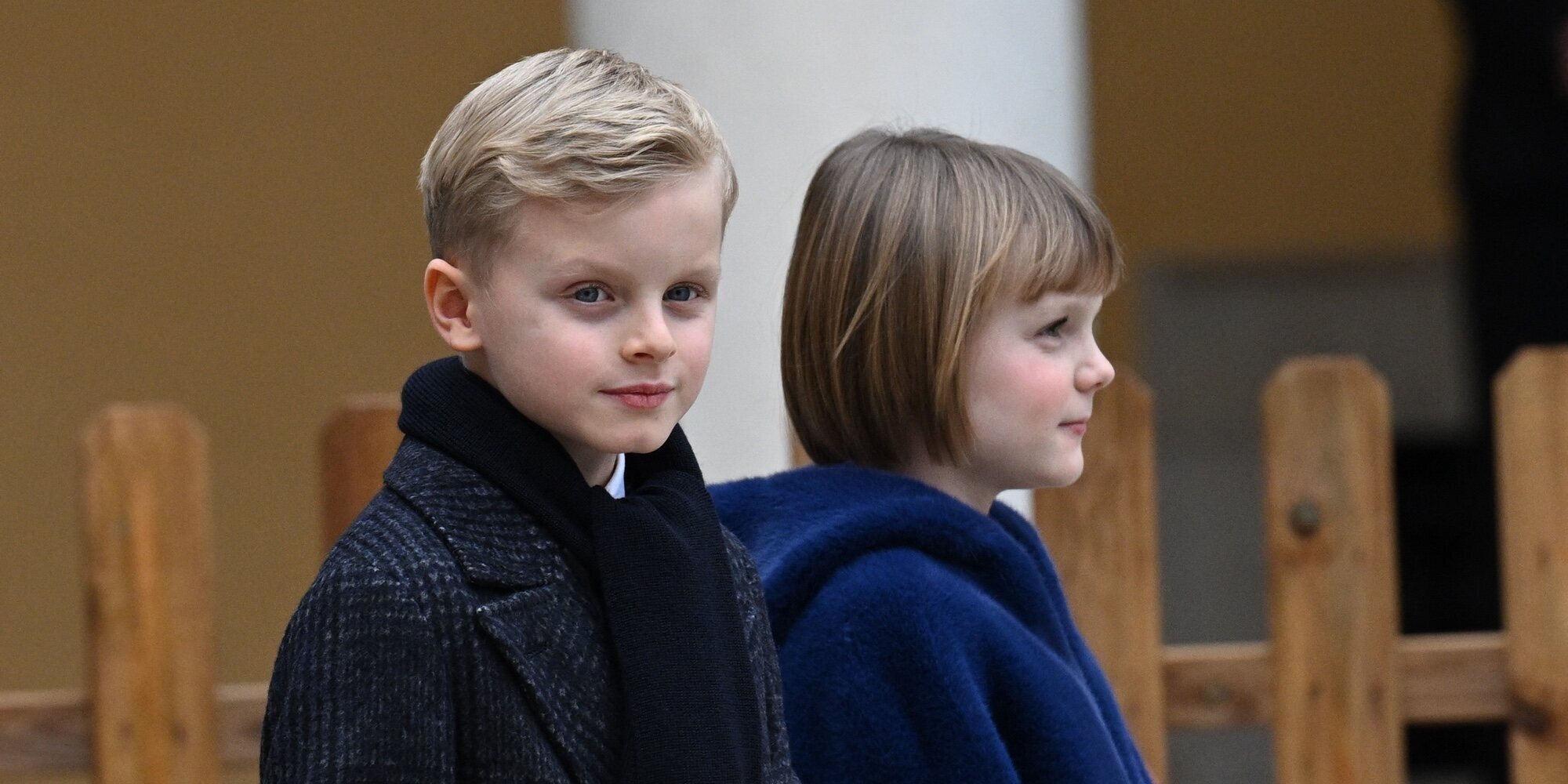 Jacques y Gabriella, los perfectos ayudantes de Papa Noel, dan la bienvenida a la Navidad con Alberto y Charlene de Mónaco