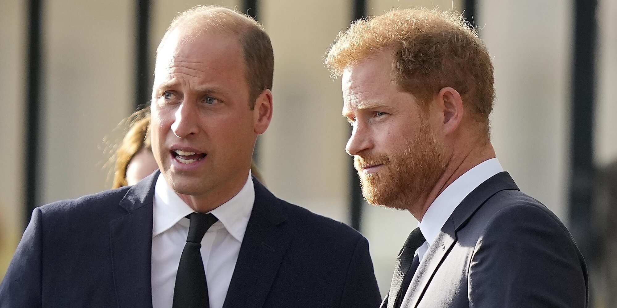 El Príncipe Harry revela que su hermano el Príncipe Guillermo le agredió tras insultar a Meghan Markle