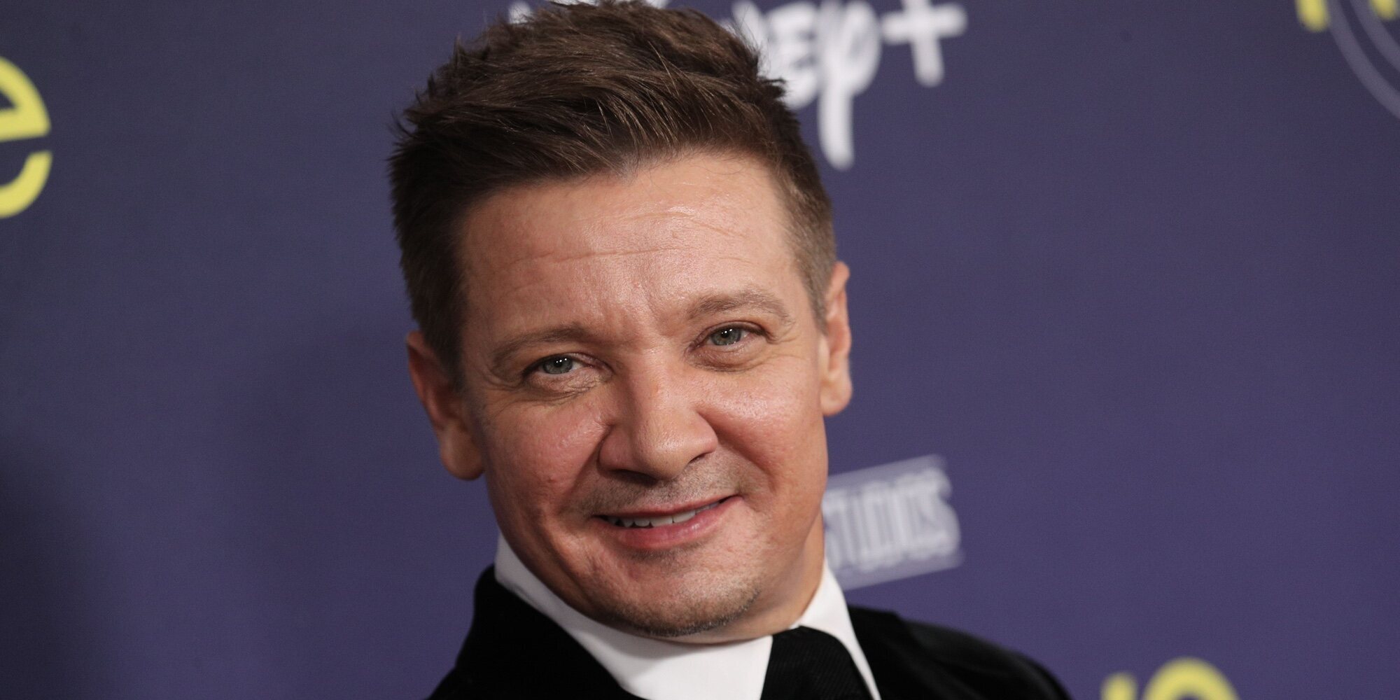 La gravedad de Jeremy Renner fue mayor de la que se dijo: estuvo a punto de morir y le reconstruyeron el pecho