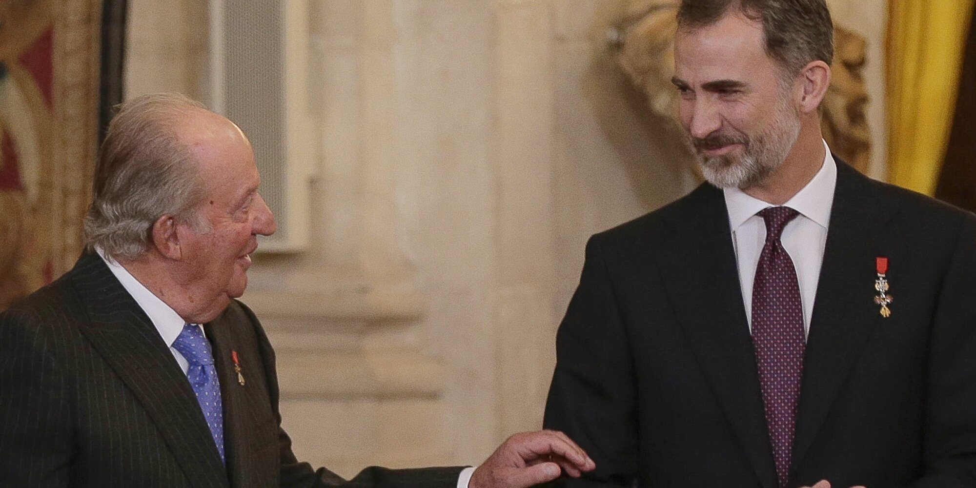 El cariñoso saludo del Rey Felipe al Rey Juan Carlos en el funeral de Constantino de Grecia que casi pasa desapercibido