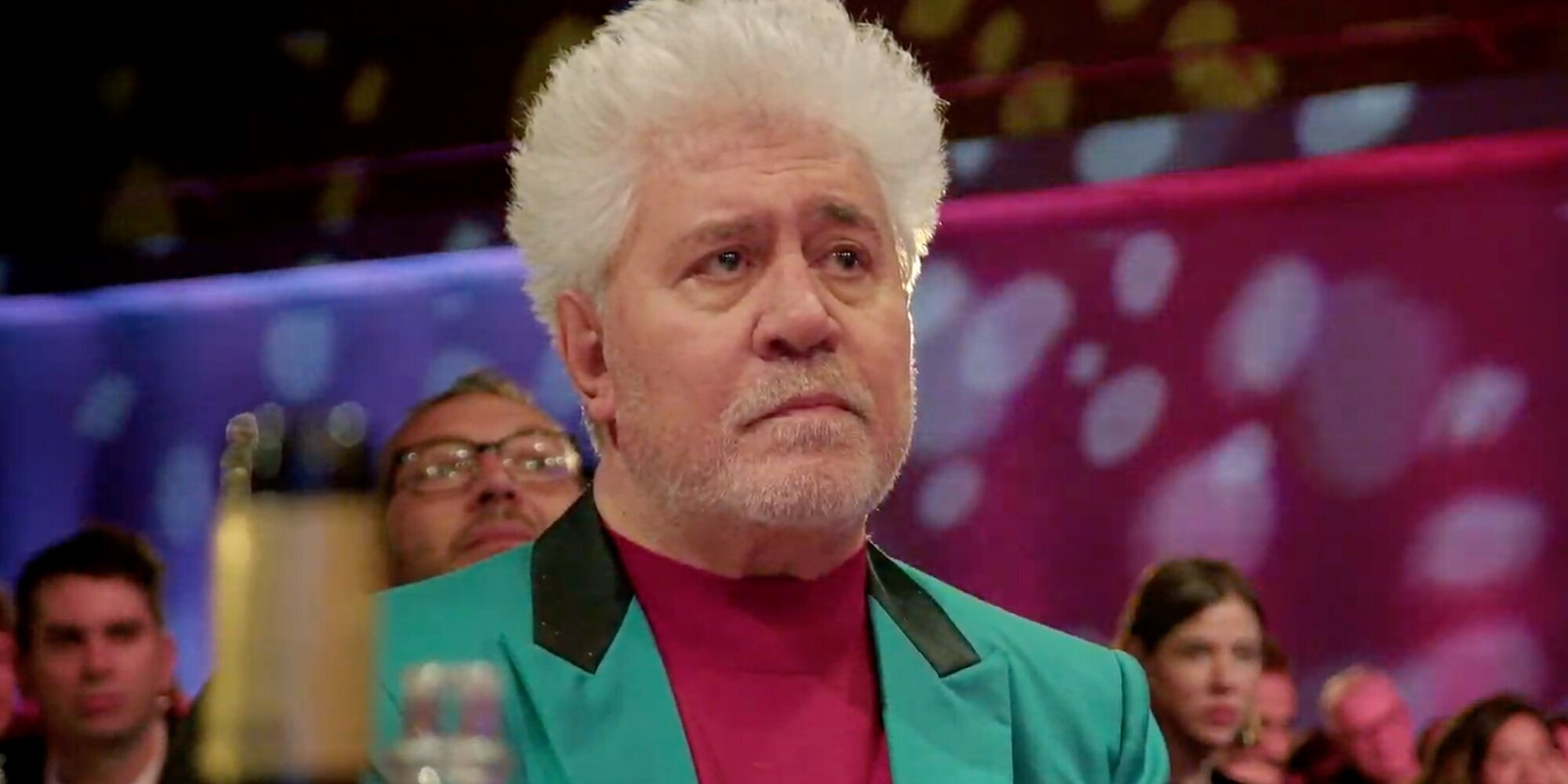 Pedro Almodóvar, emocionado al recoger el premio de honor en los Feroz 2023: "He visto a mi madre y me he venido abajo"