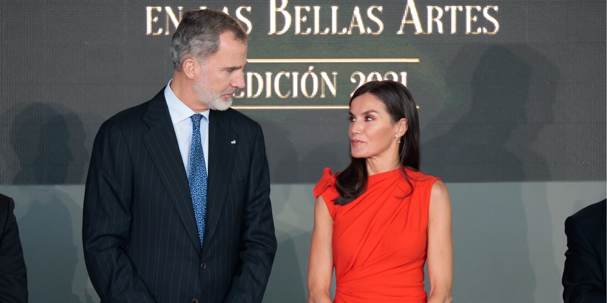 Los Reyes Felipe Vi y Letizia, de velada con amigos por el centro de Madrid