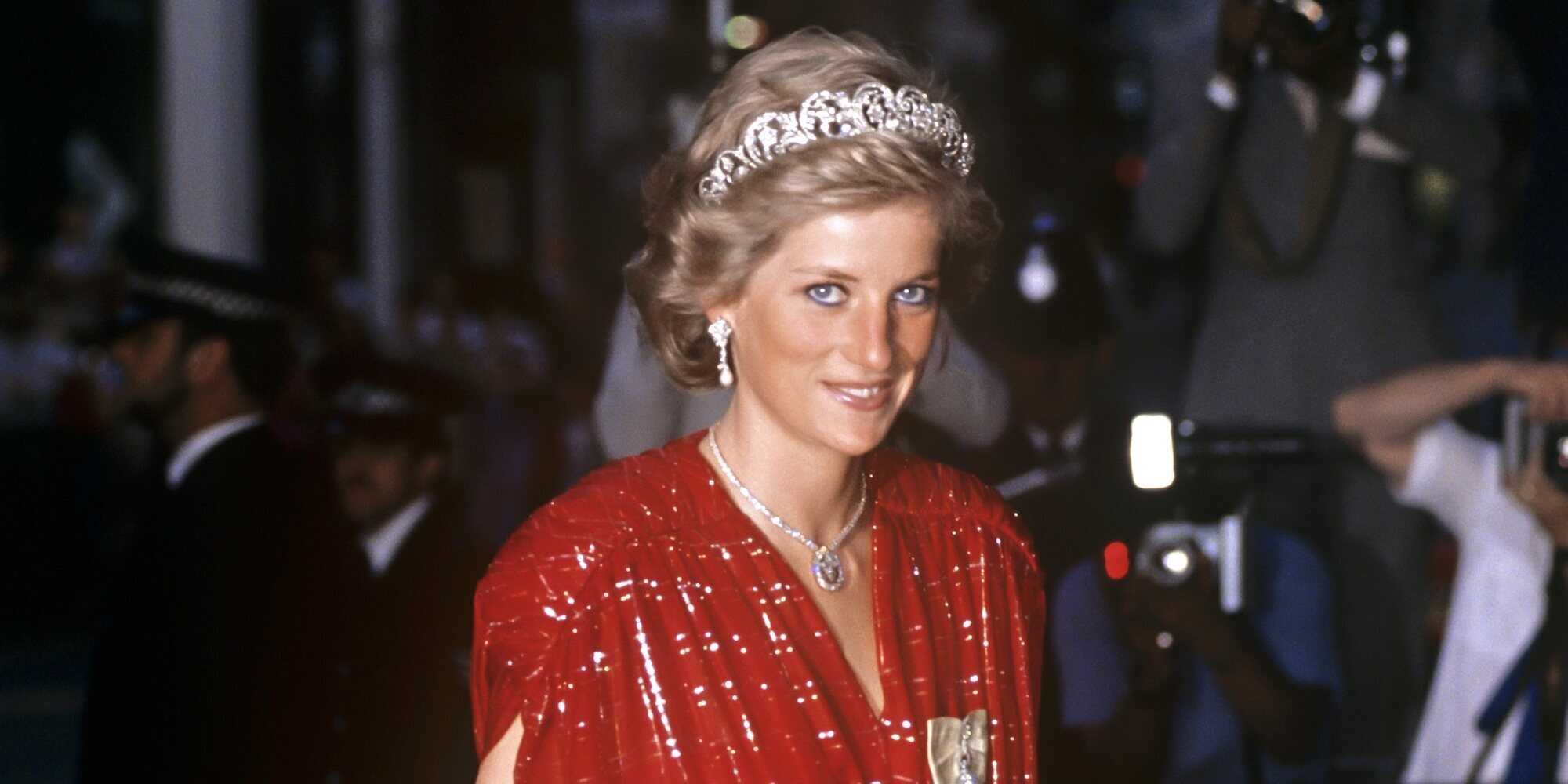 El vestido morado de Lady Di que ha sido subastado por más de medio millón de dólares en Londres