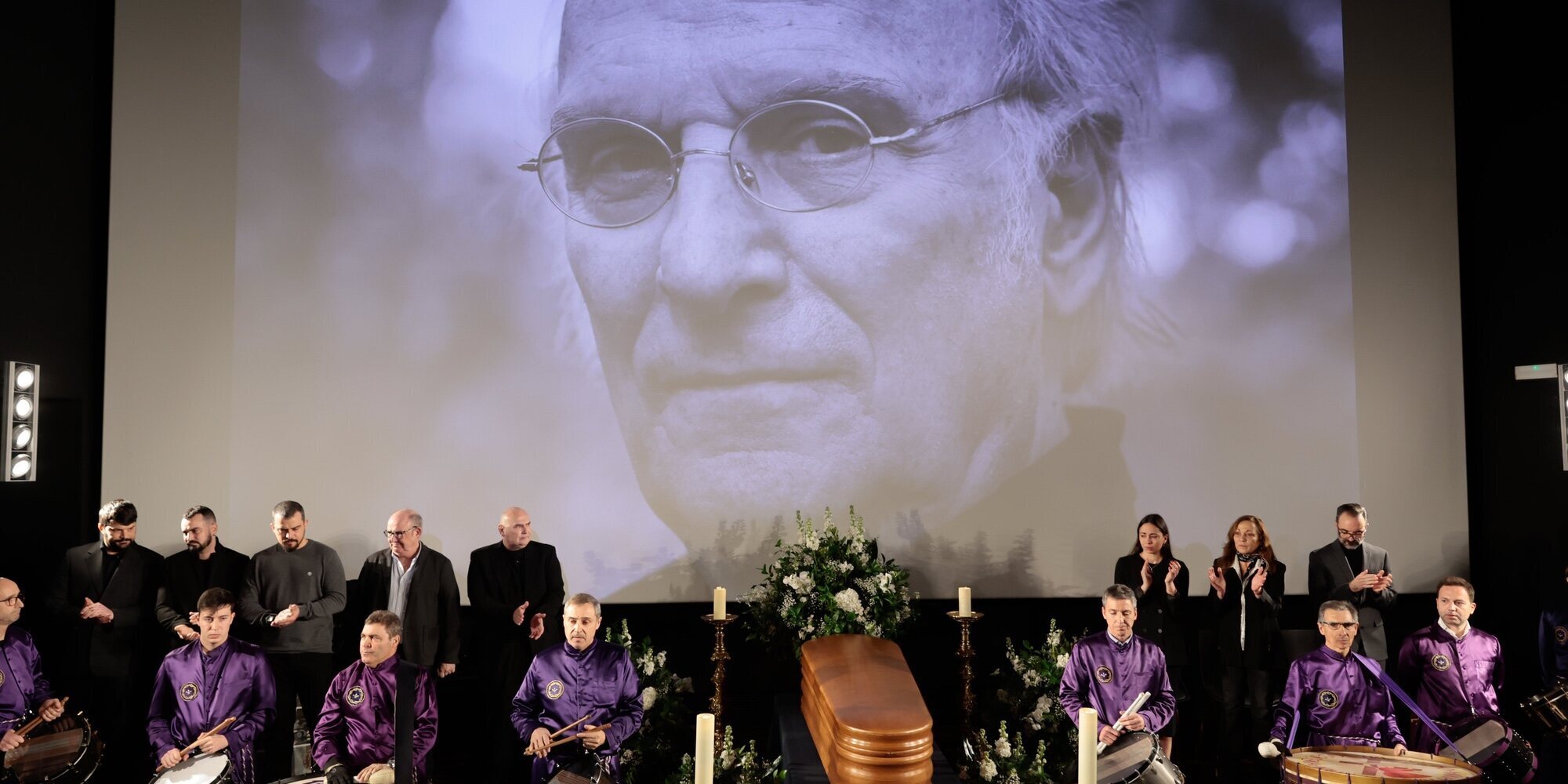 Así ha sido la capilla ardiente de Carlos Saura: Pedro Sánchez, Jeanette o Almodóvar le dan el último adiós