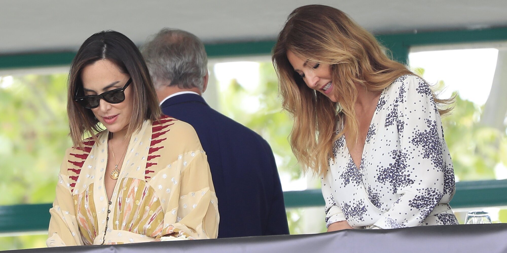 Tamara Falcó viaja a Bilbao con su suegra Carolina Molas, celebrando su cumpleaños y evidenciando su buena relación