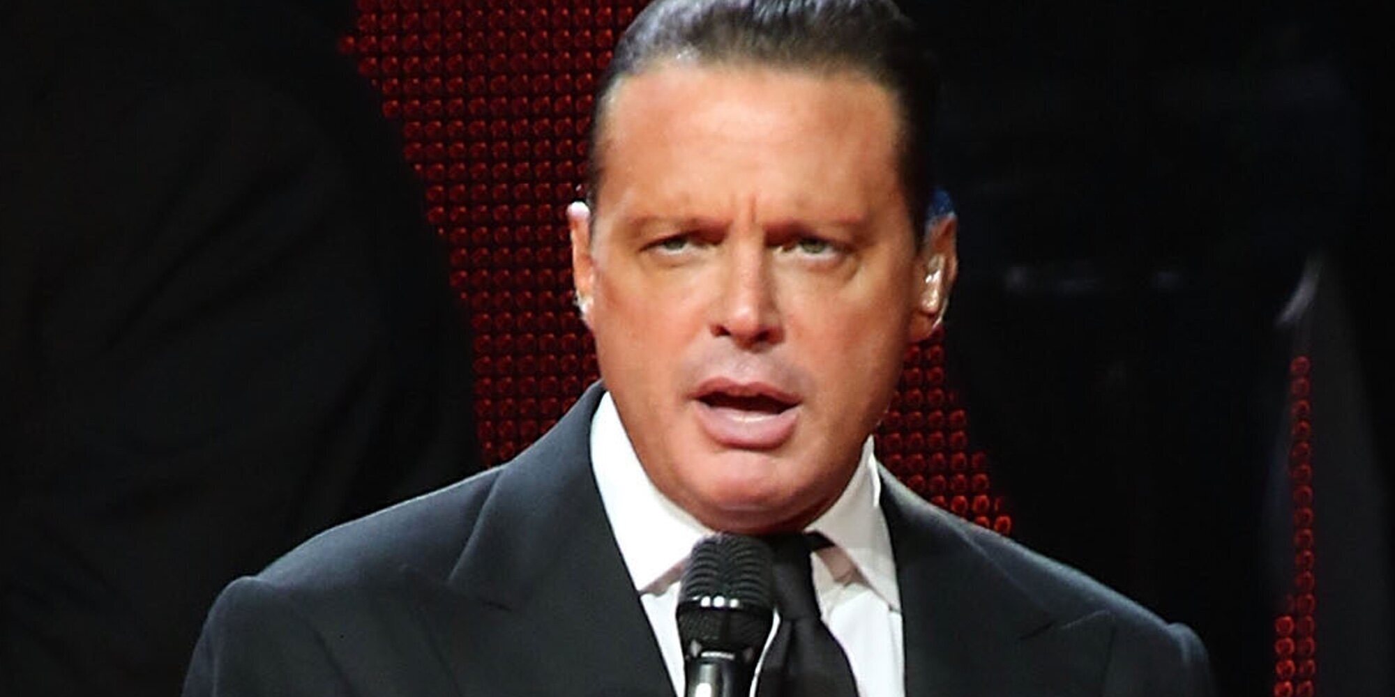 Luis Miguel tiene una orden de arresto en México por no pagar la manutención de sus hijos