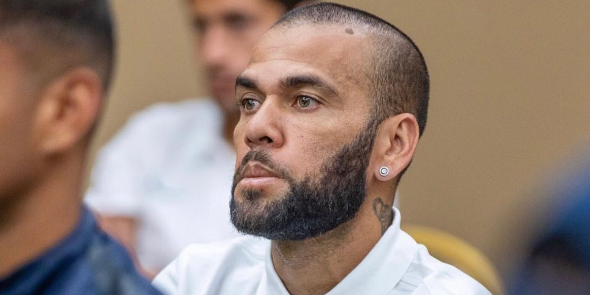 Dani Alves contrata una agencia de comunicación para que analicen todas las noticias sobre él