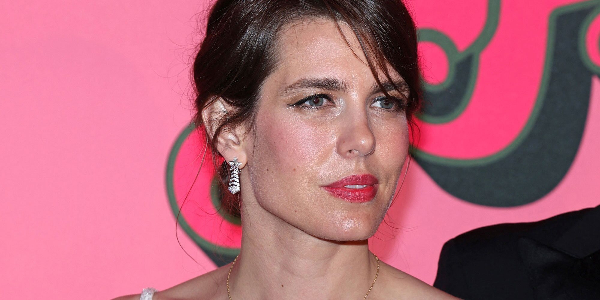 Carlota Casiraghi en el Baile de la Rosa 2023: baile con poco ritmo, elegancia y un guiño a Grace Kelly