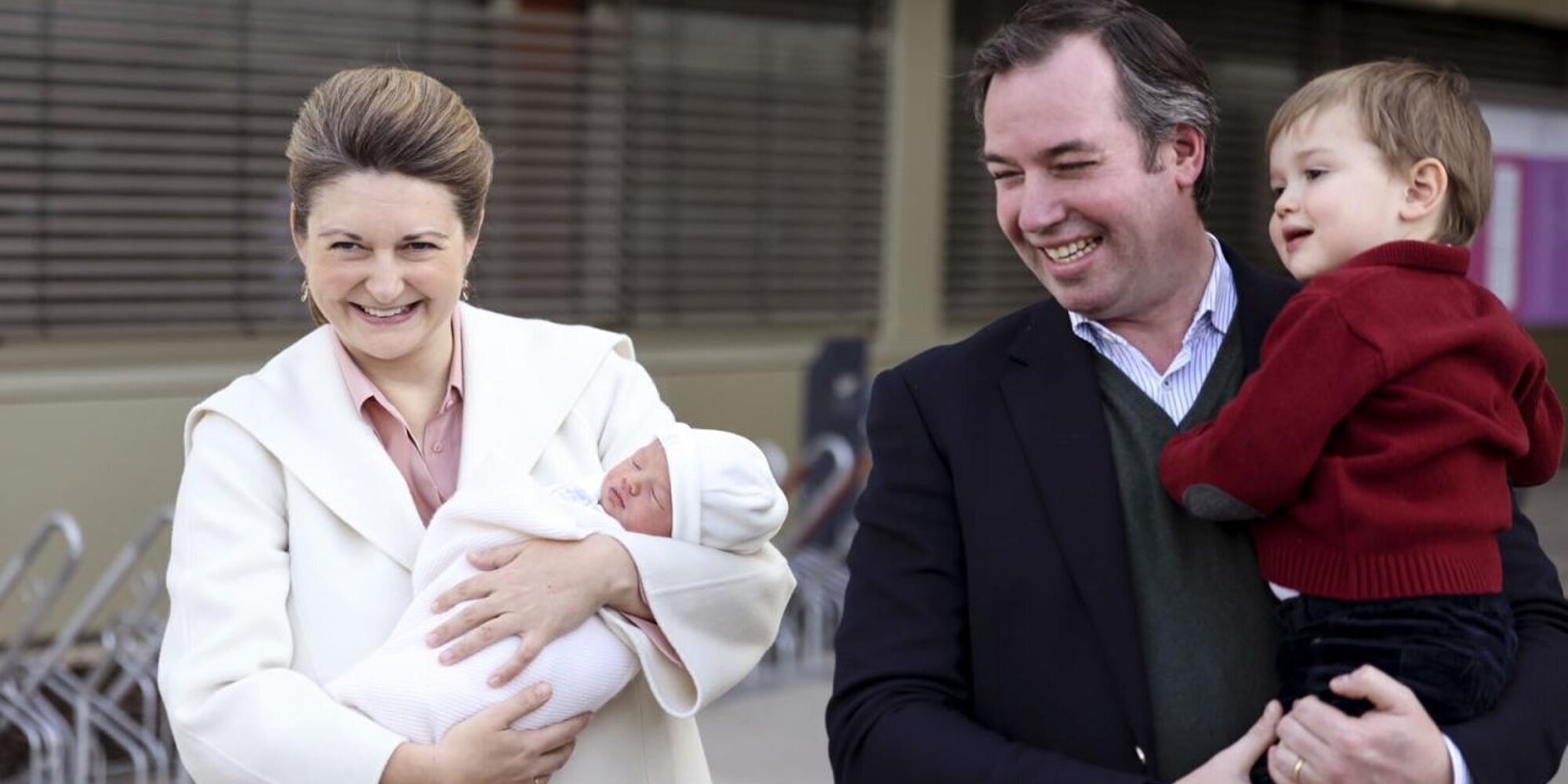 La primera foto de familia al completo de Guillermo y Stéphanie de Luxemburgo con sus hijos Charles y François