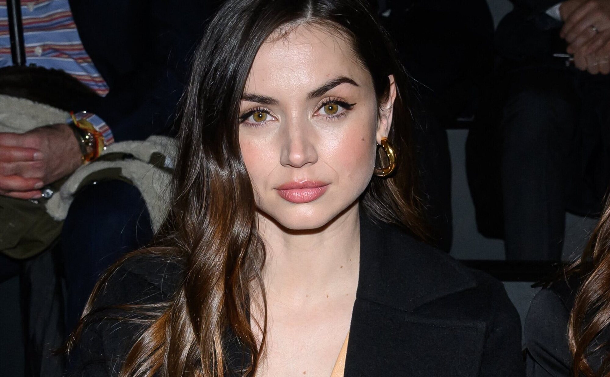 Ana de Armas le hace un 'feo' a España en su debut como presentadora en 'Saturday Night Live'