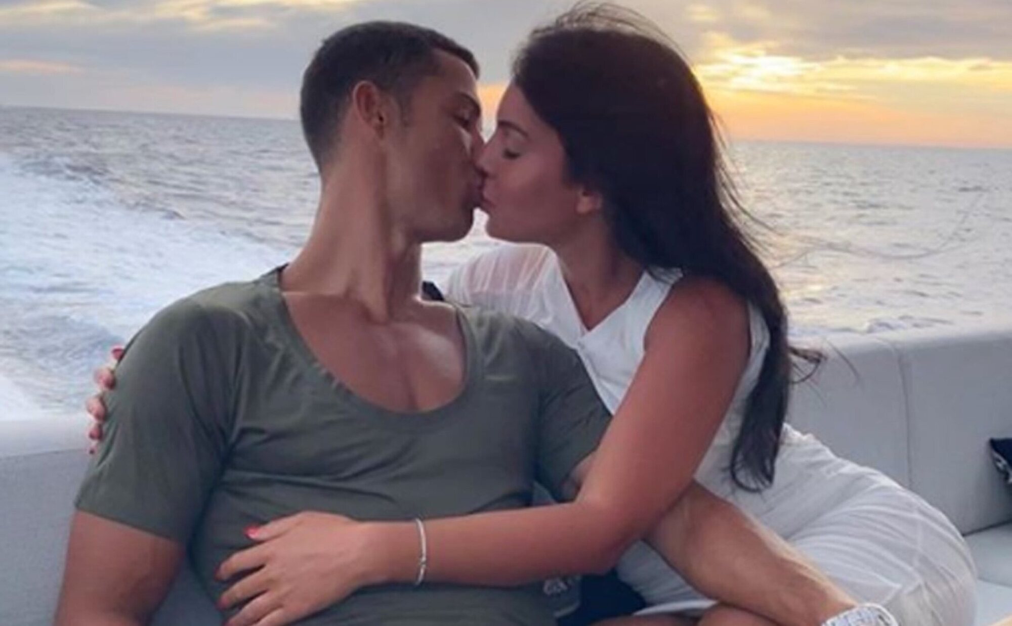 Cristiano Ronaldo zanja los rumores de crisis con Georgina Rodríguez publicando una romántica foto