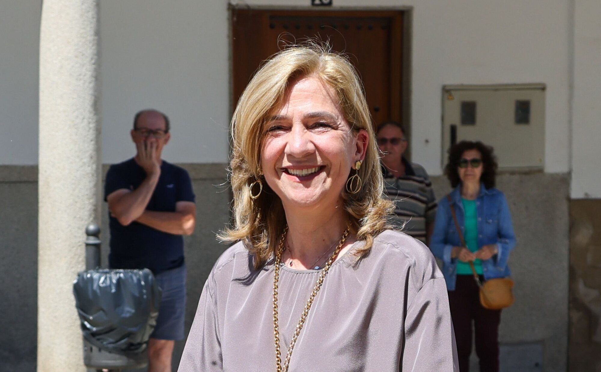 La Infanta Cristina, todo sonrisas en la boda de unos amigos en Toledo