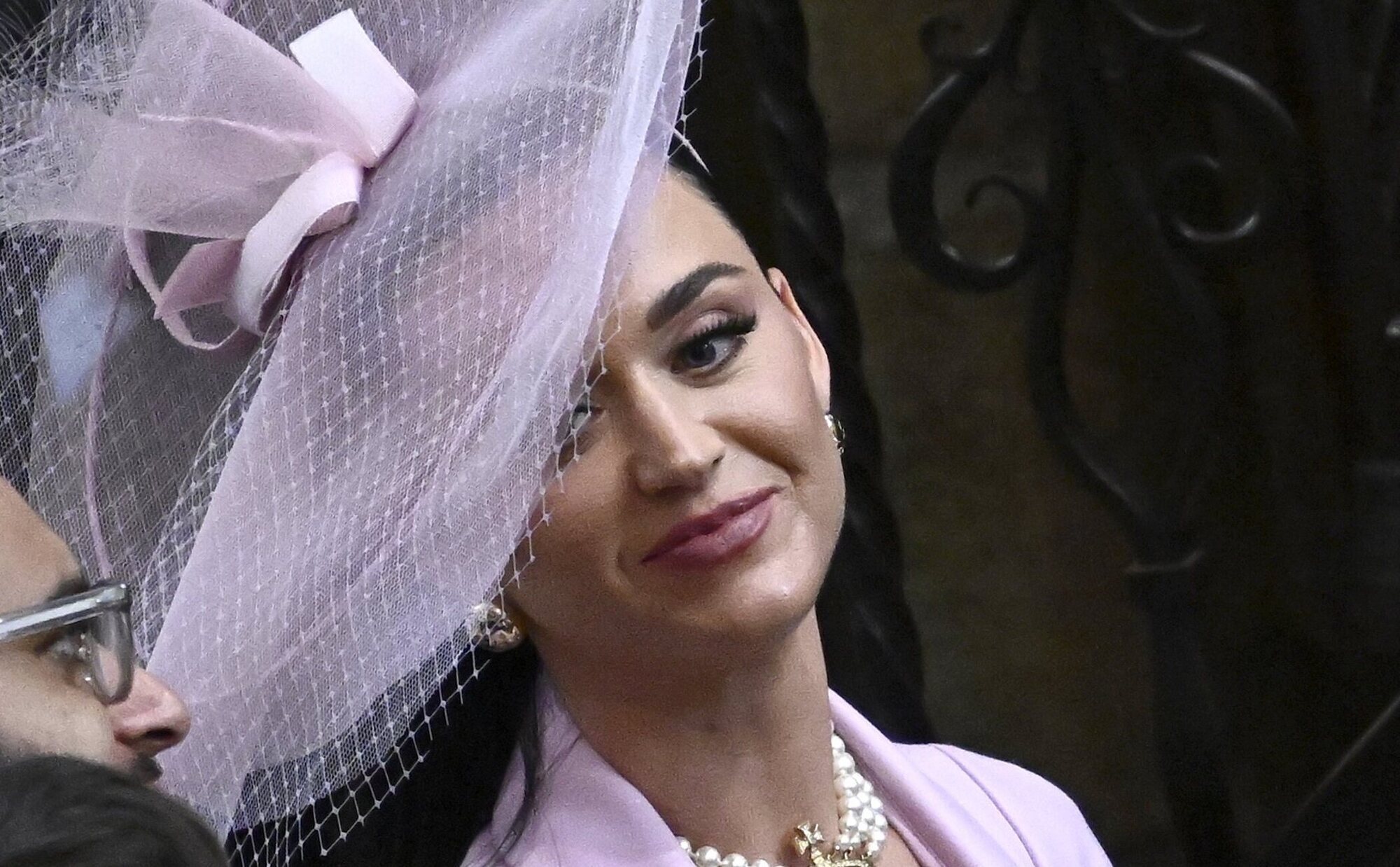 Katy Perry reacciona a sus memes de la Coronación del Rey Carlos III