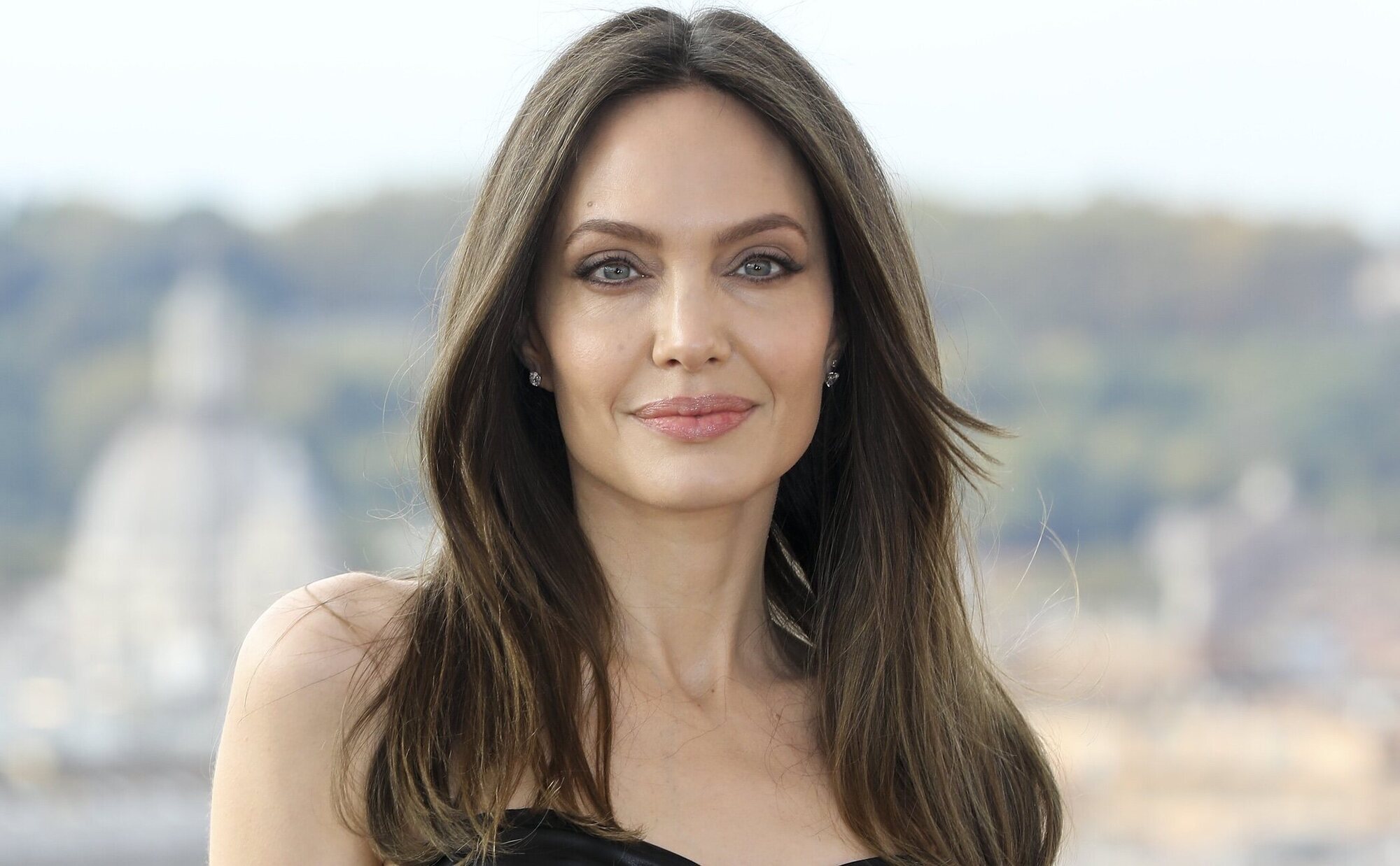 Angelina Jolie recuerda a su madre el Día del Cáncer de Ovario e insiste en la prevención de esta enfermedad