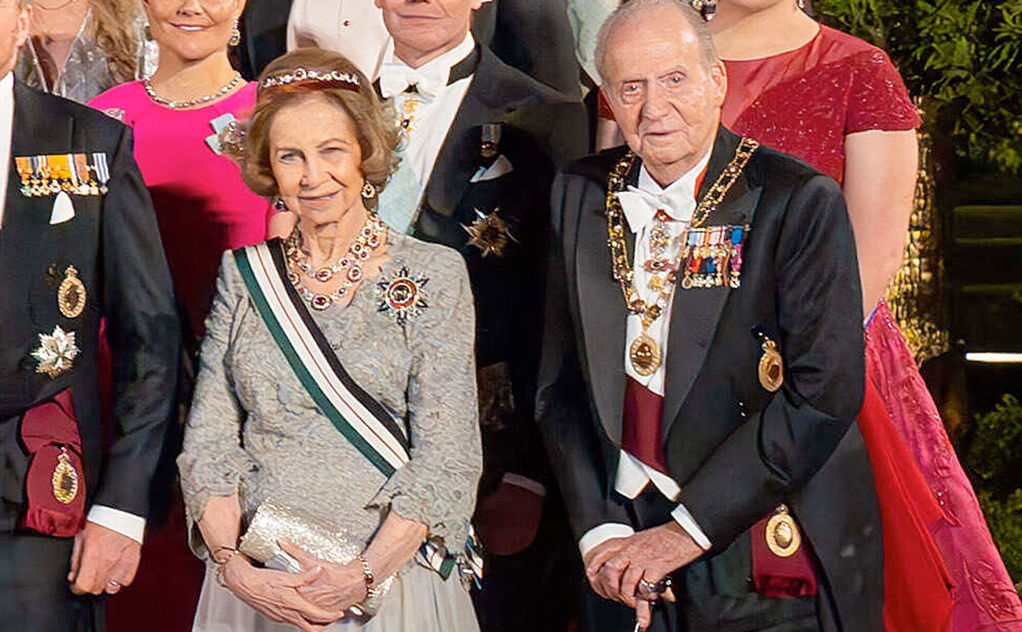 Foto oficial de la boda de Hussein y Rajwa de Jordania con los royals: Juan Carlos y Sofía y una llamativa presencia