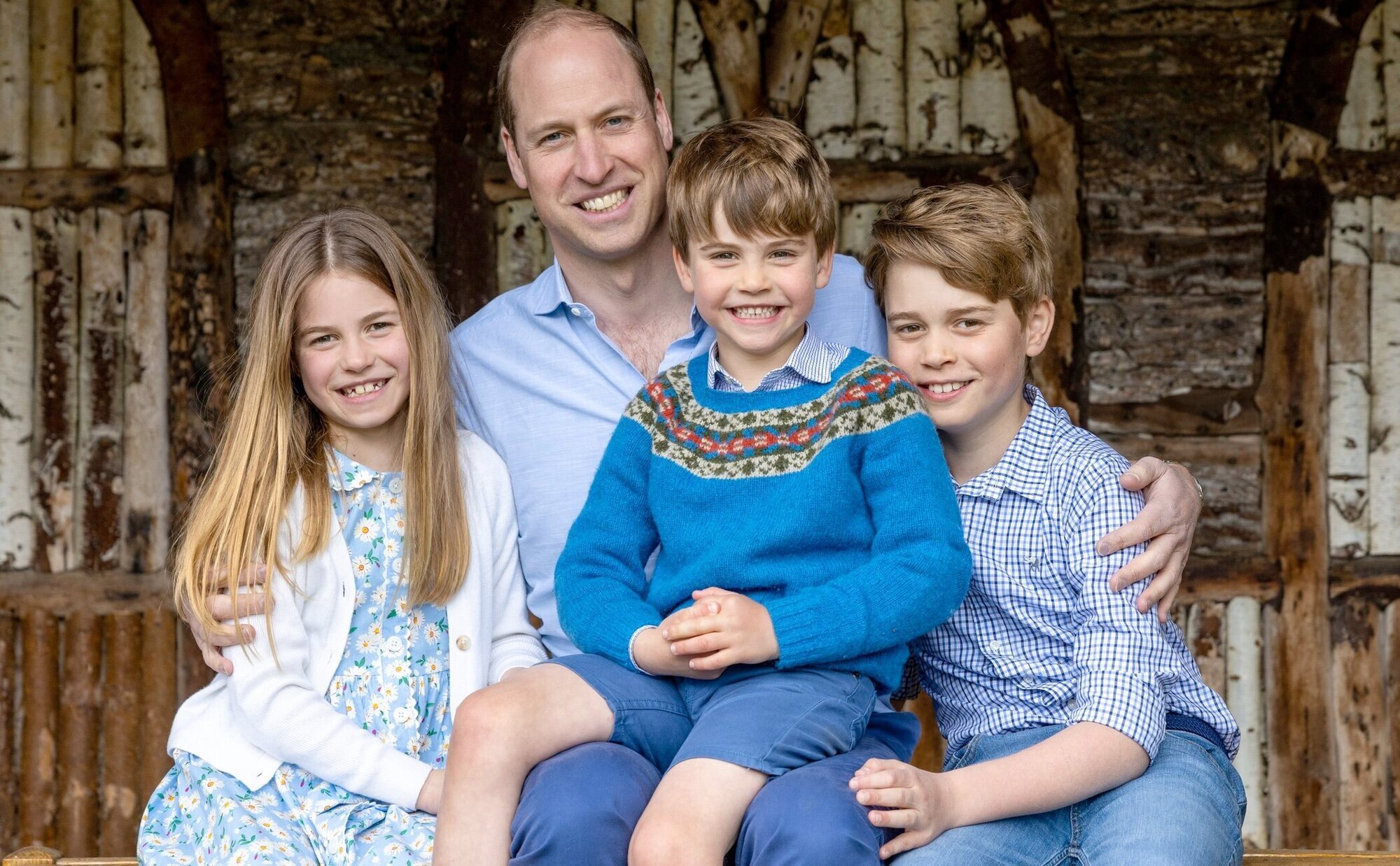 Los detalles del posado del Príncipe Guillermo con sus hijos: un homenaje, un 2x1 y complementando a Buckingham Palace